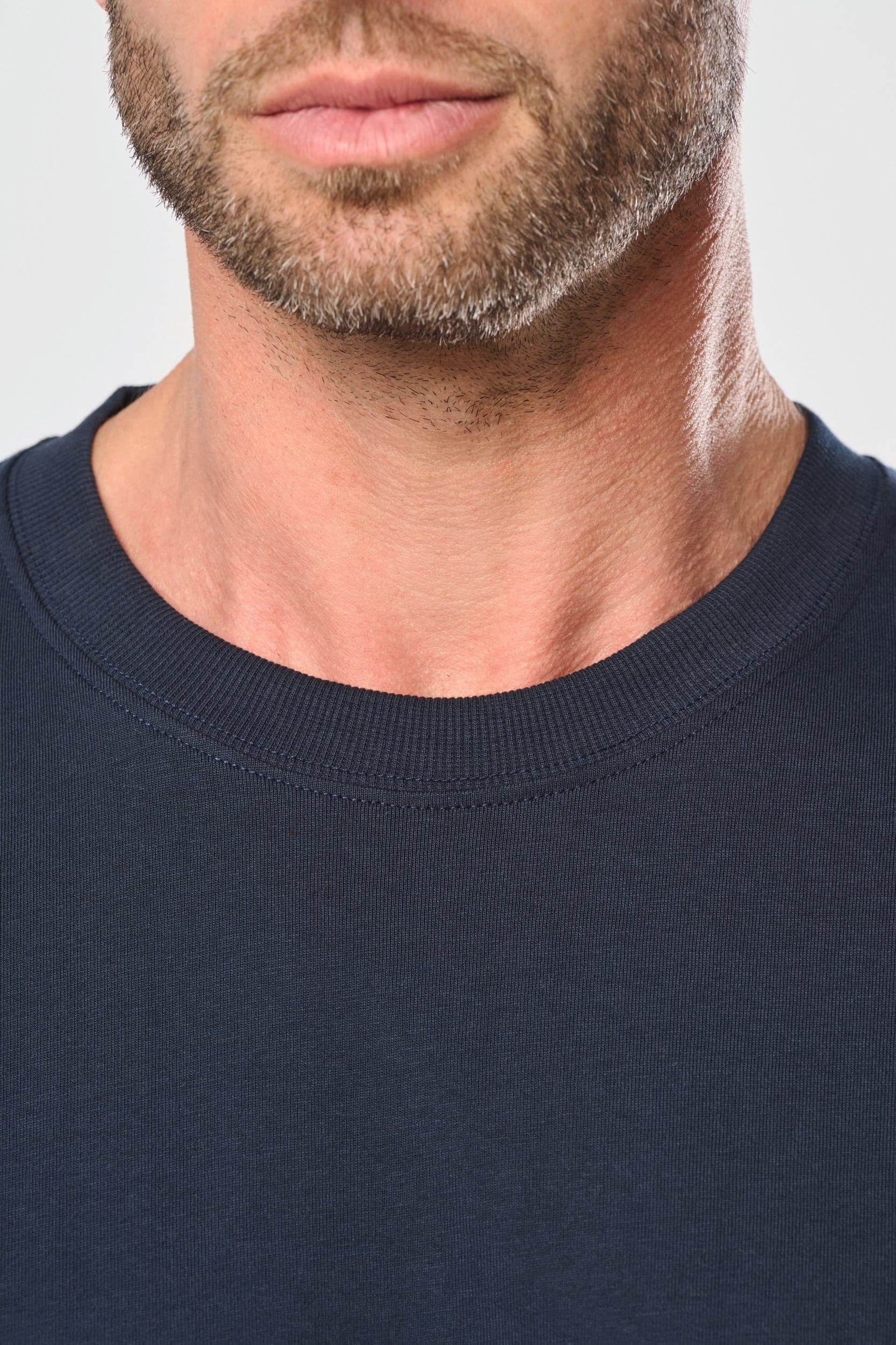 T-shirt écoresponsable manches longues unisexe en situation