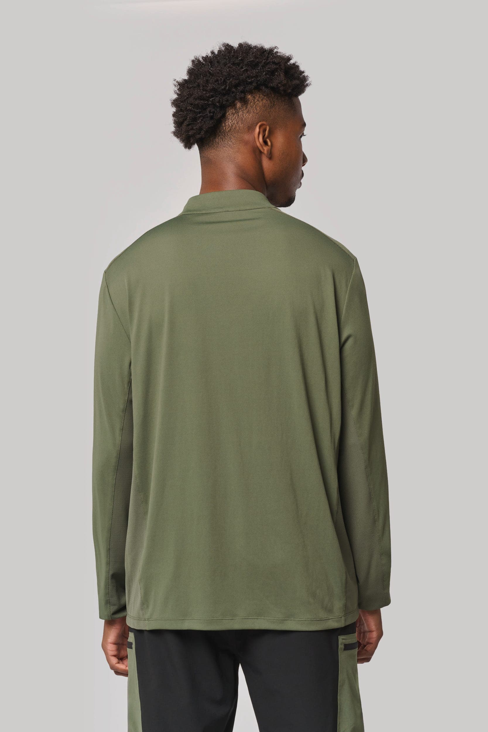 T-shirt outdoor col 1/4 zip manches longues unisexe en situation