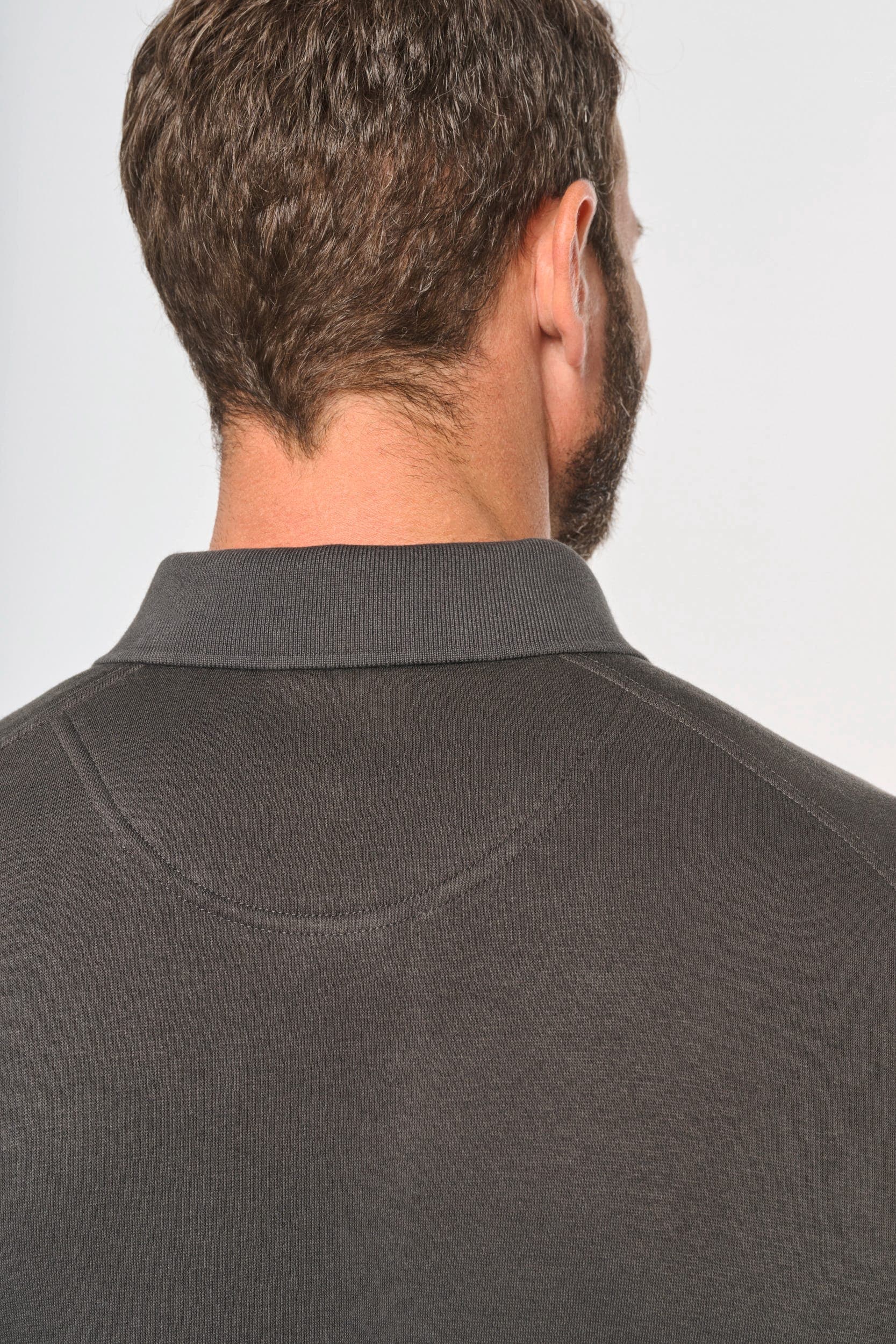 Sweat-shirt col polo homme en situation