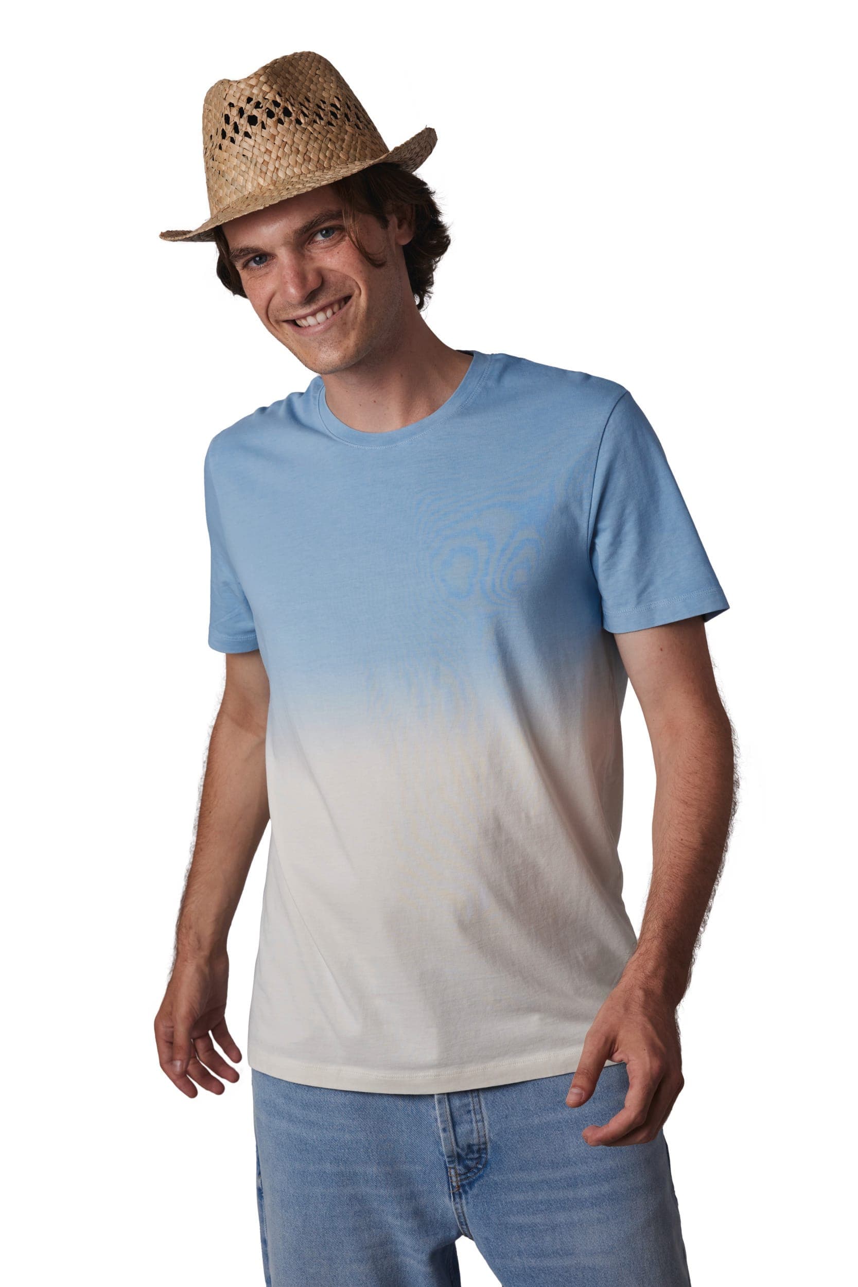 Chapeau Panama tressé en situation