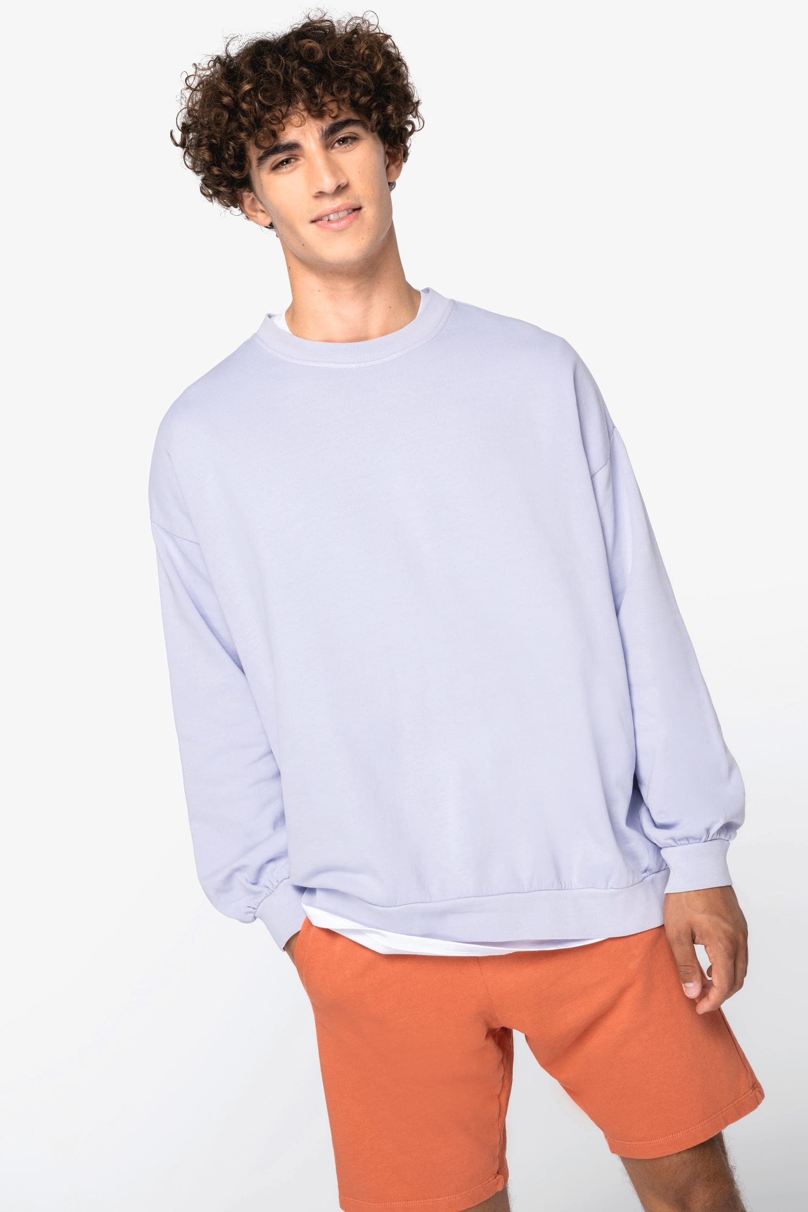 Sweat-shirt écoresponsable oversize French Terry unisexe en situation