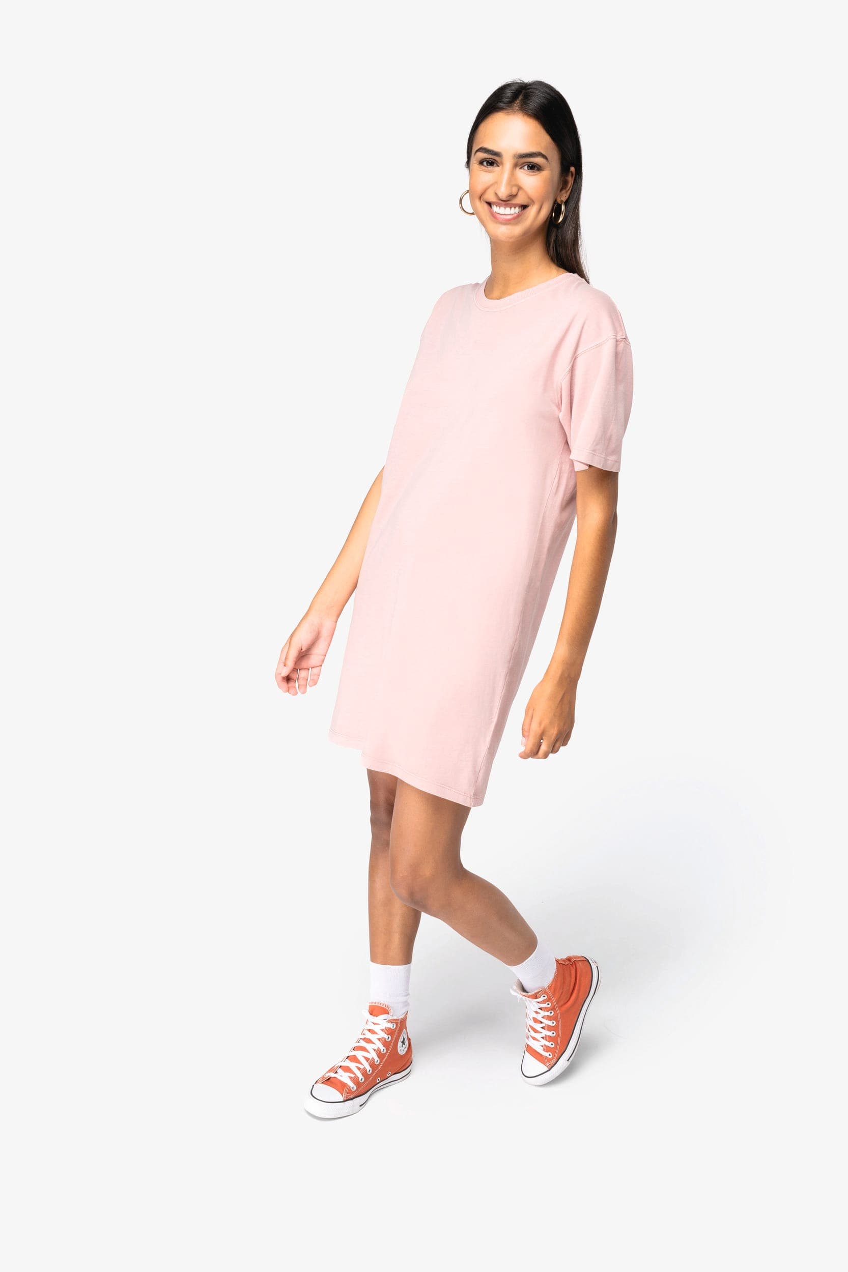 Robe t-shirt écoresponsable délavée femme en situation