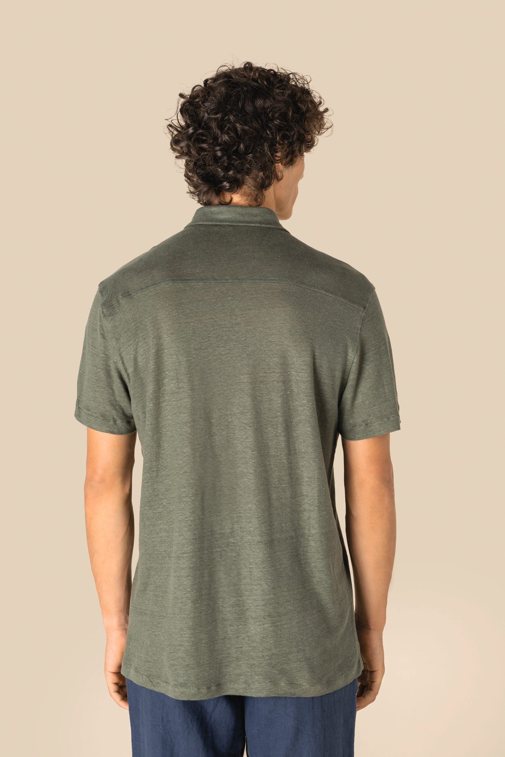 Chemise à manches courtes en lin homme en situation