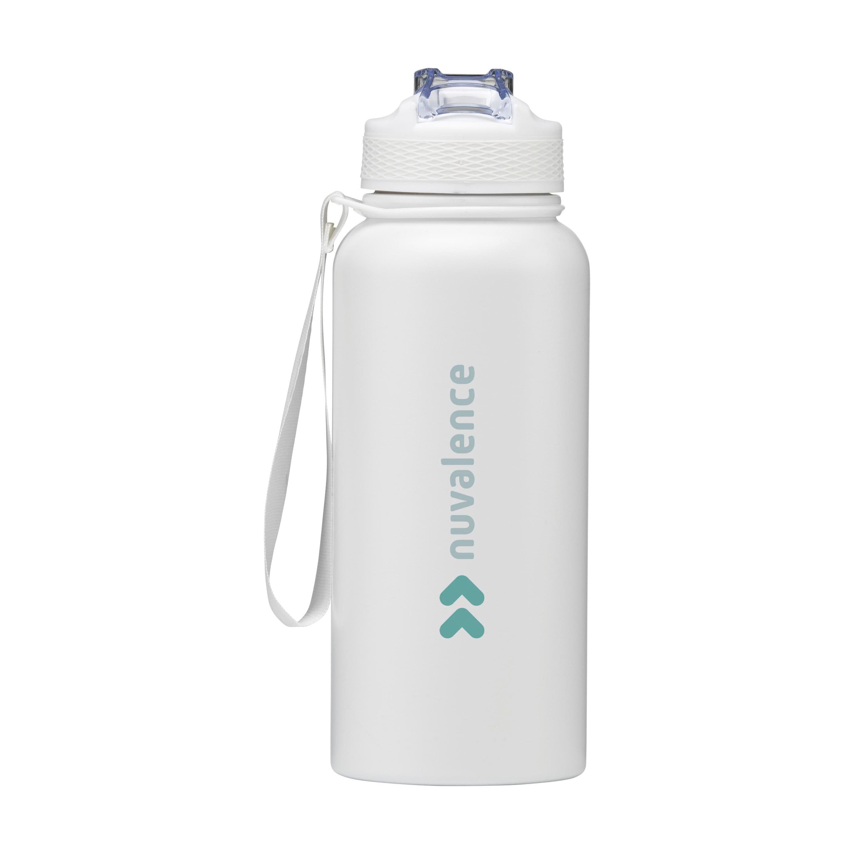 Bouteille d'eau AquaSteel XL large RCS recyclée 900 ml en situation