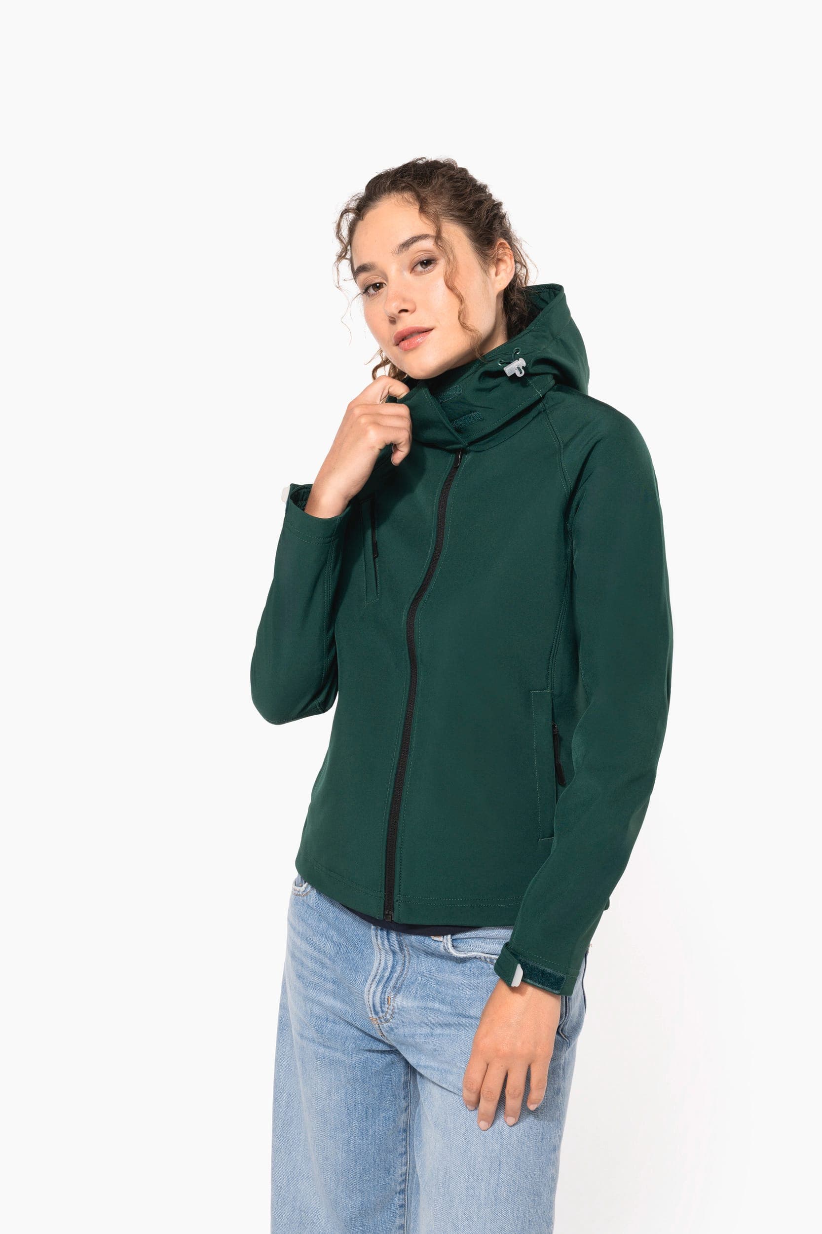 Veste softshell à capuche amovible femme en situation