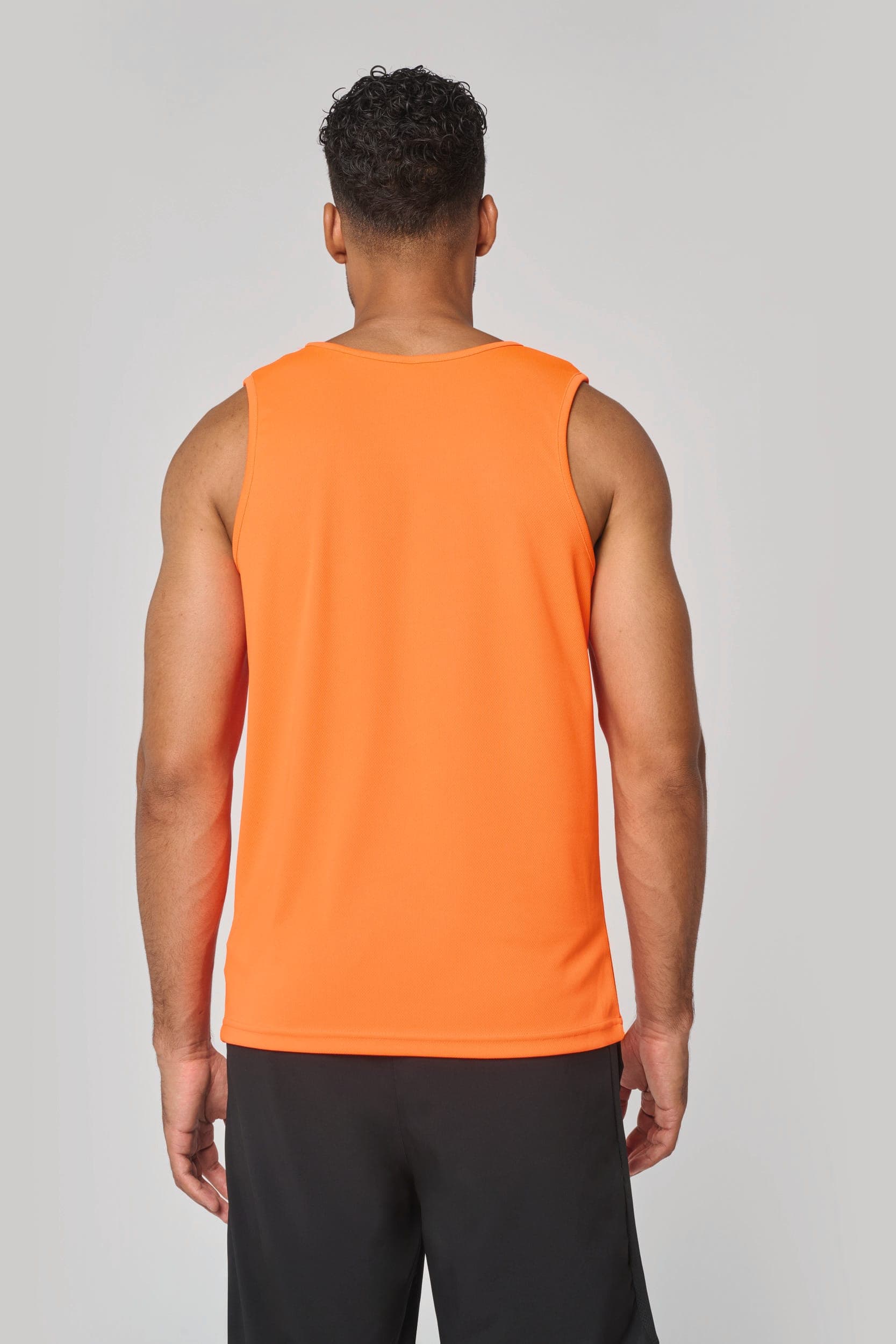 Débardeur de sport homme en situation