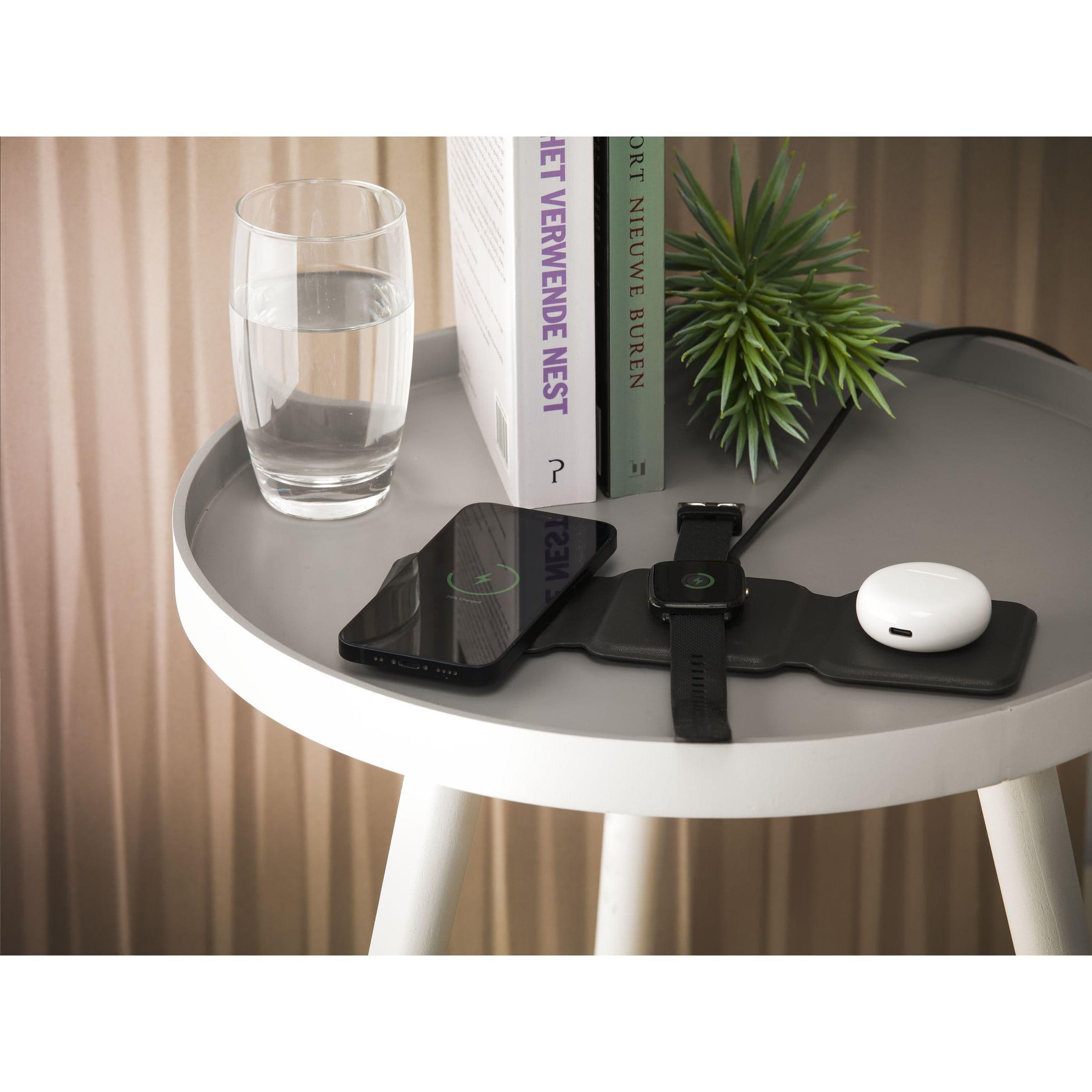 Chargeur sans fil TriCharge RCS PU recyclé en situation