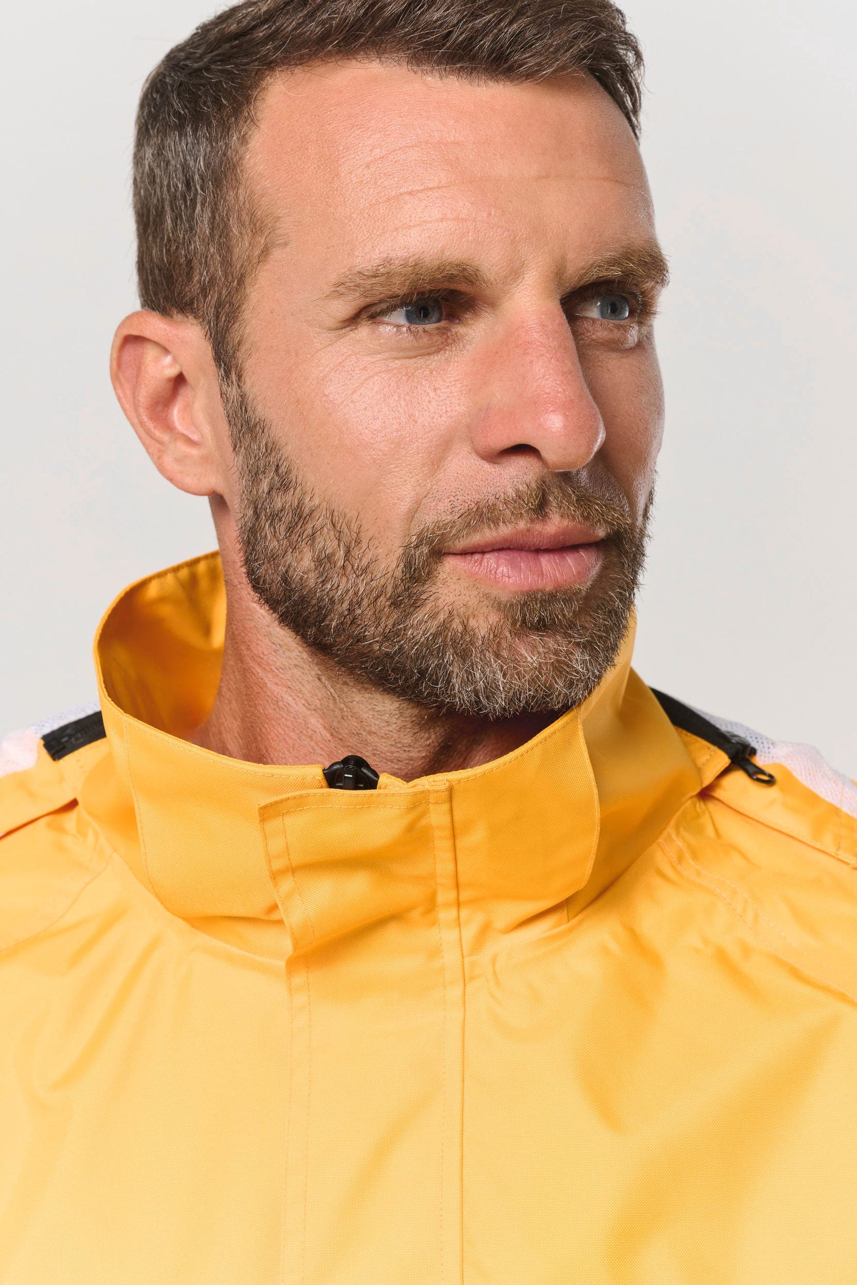 Veste de pluie unisexe en situation