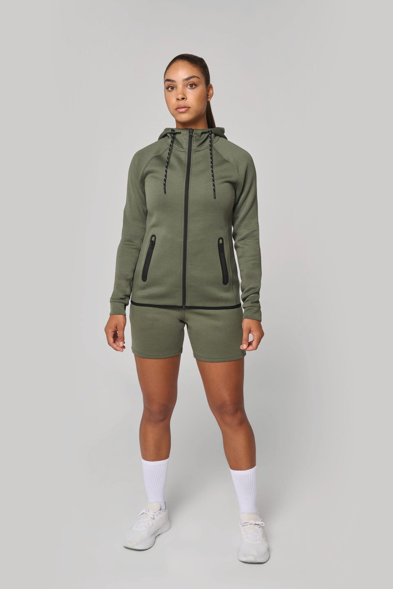 Veste à capuche performance  femme en situation