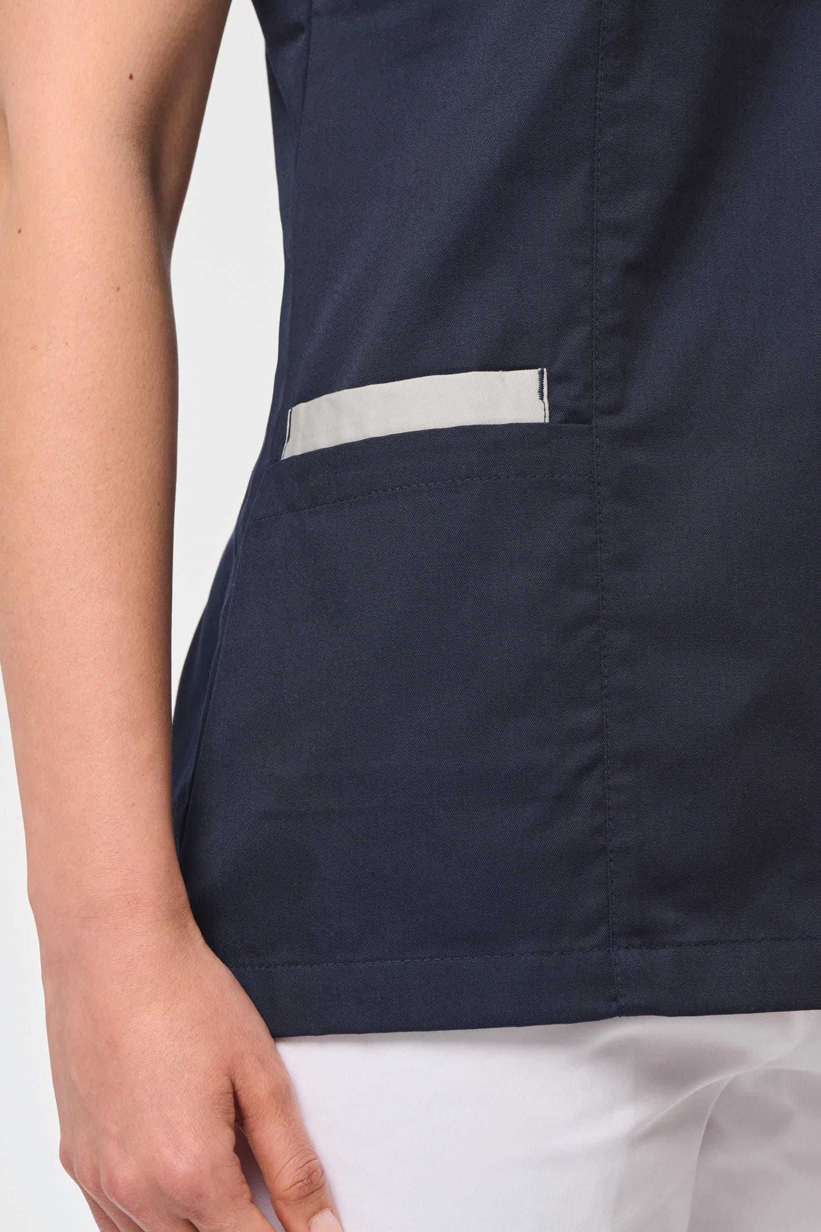 Blouse polycoton avec boutons-pression femme en situation
