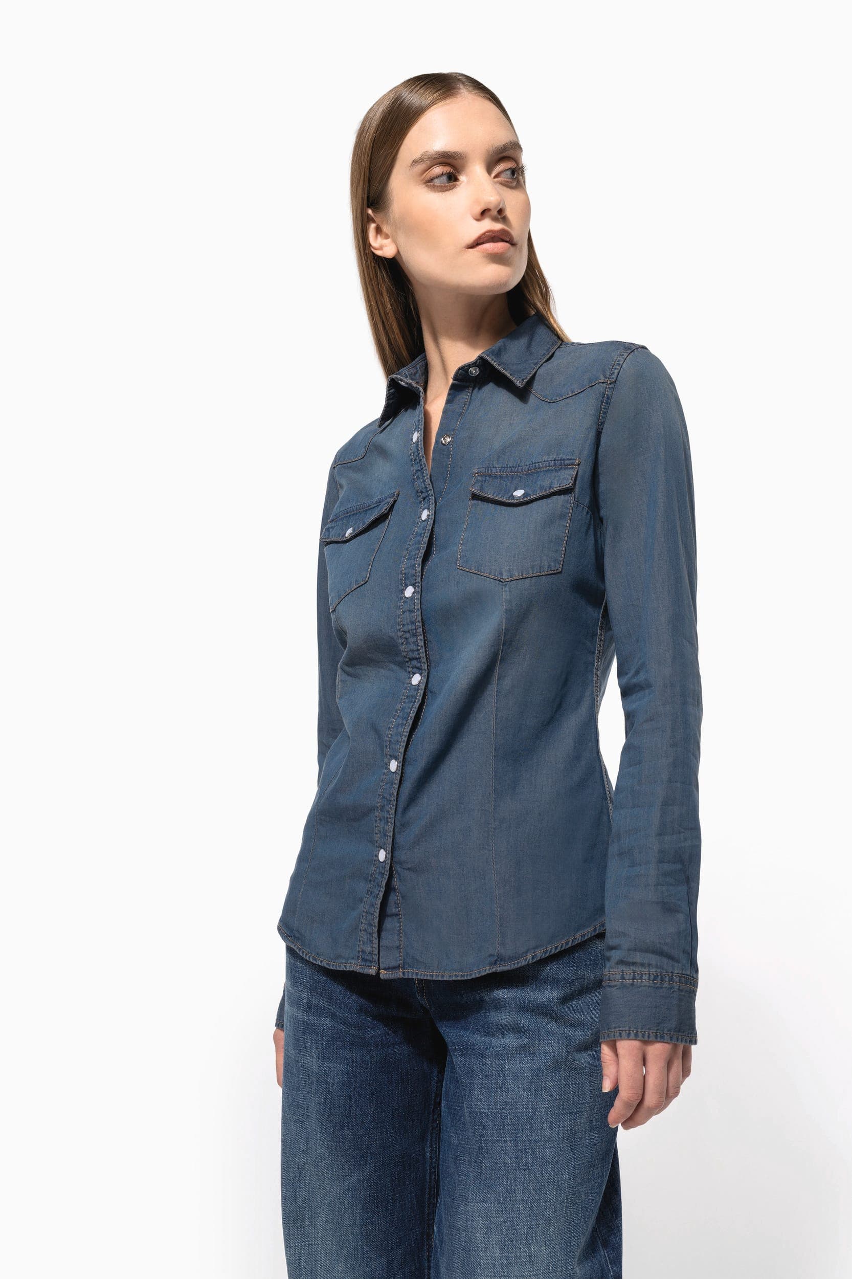Chemise denim manches longues femme en situation
