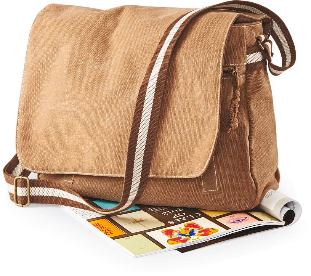 Sac courrier vintage en toile en situation