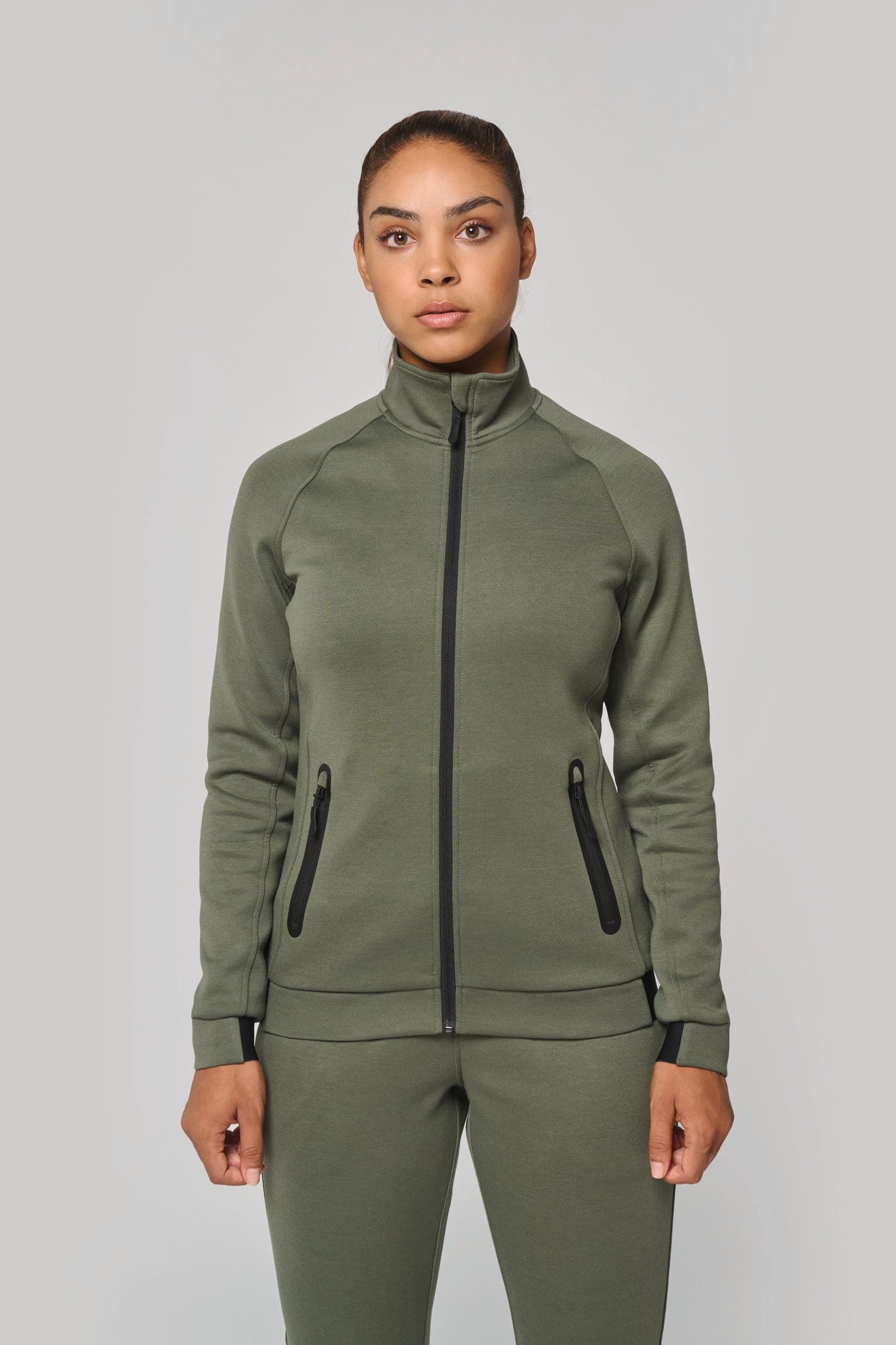 Veste à col montant femme en situation