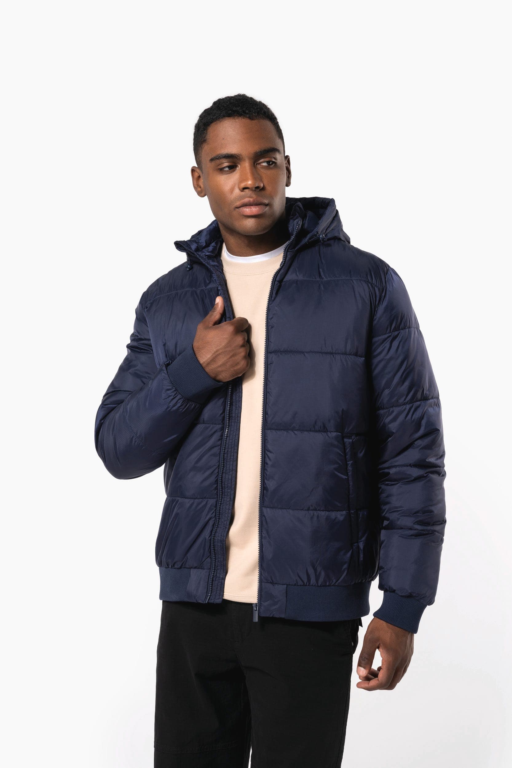 Veste unisexe ripstop recyclée à capuche en situation