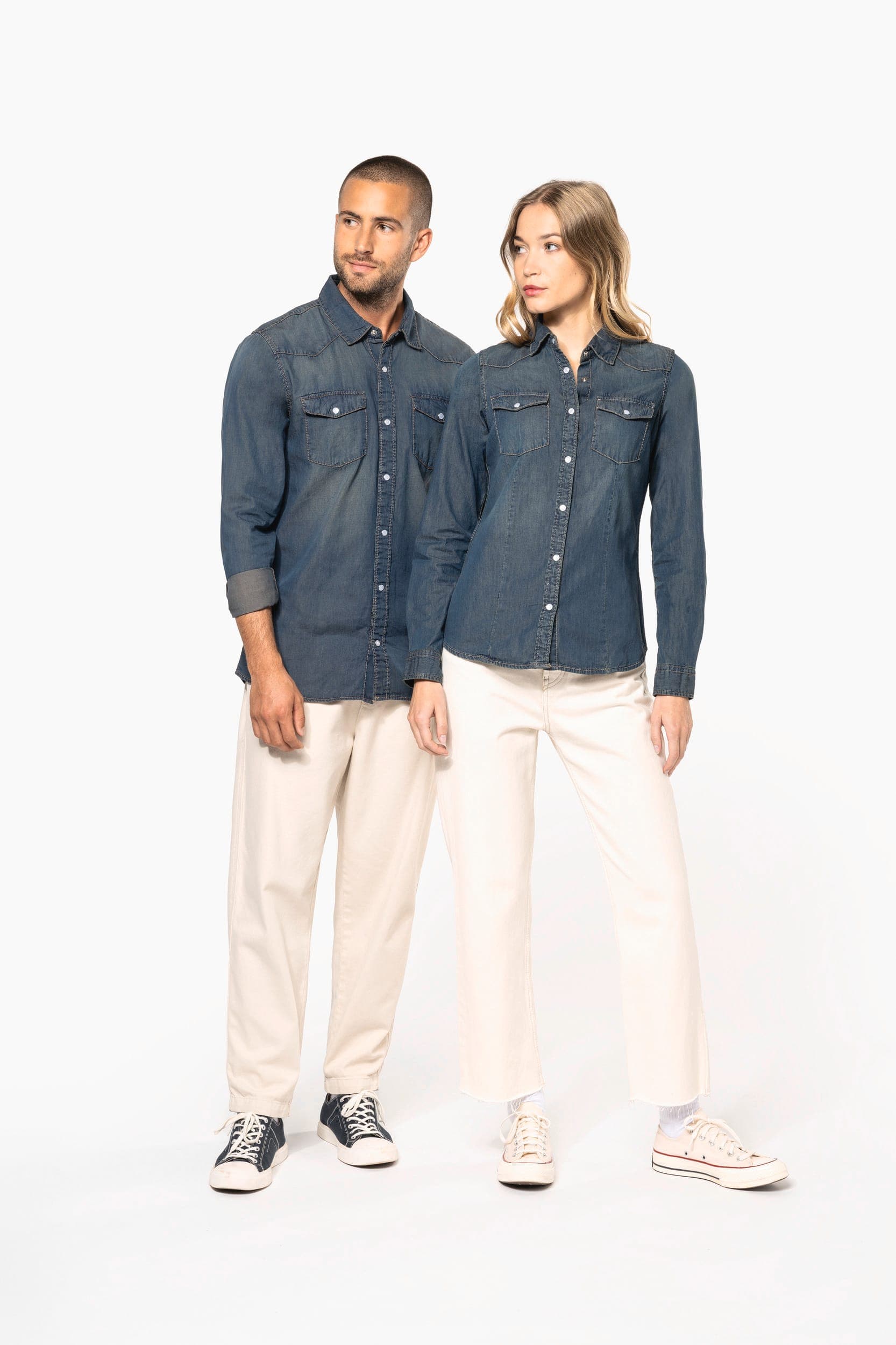 Chemise denim manches longues en situation