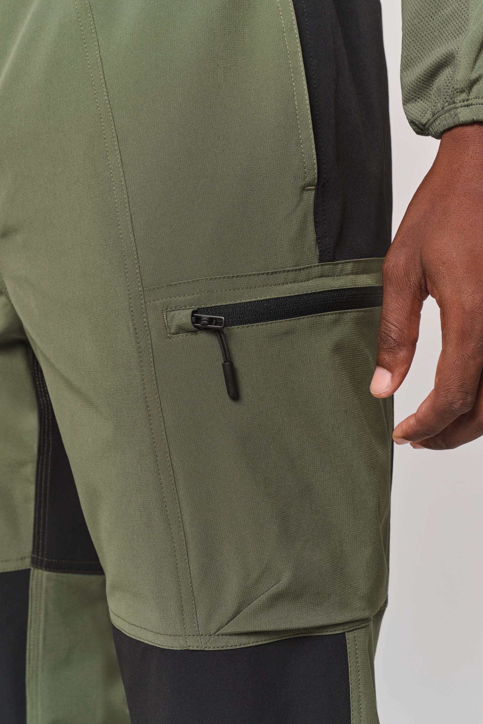 Pantalon outdoor unisexe en situation