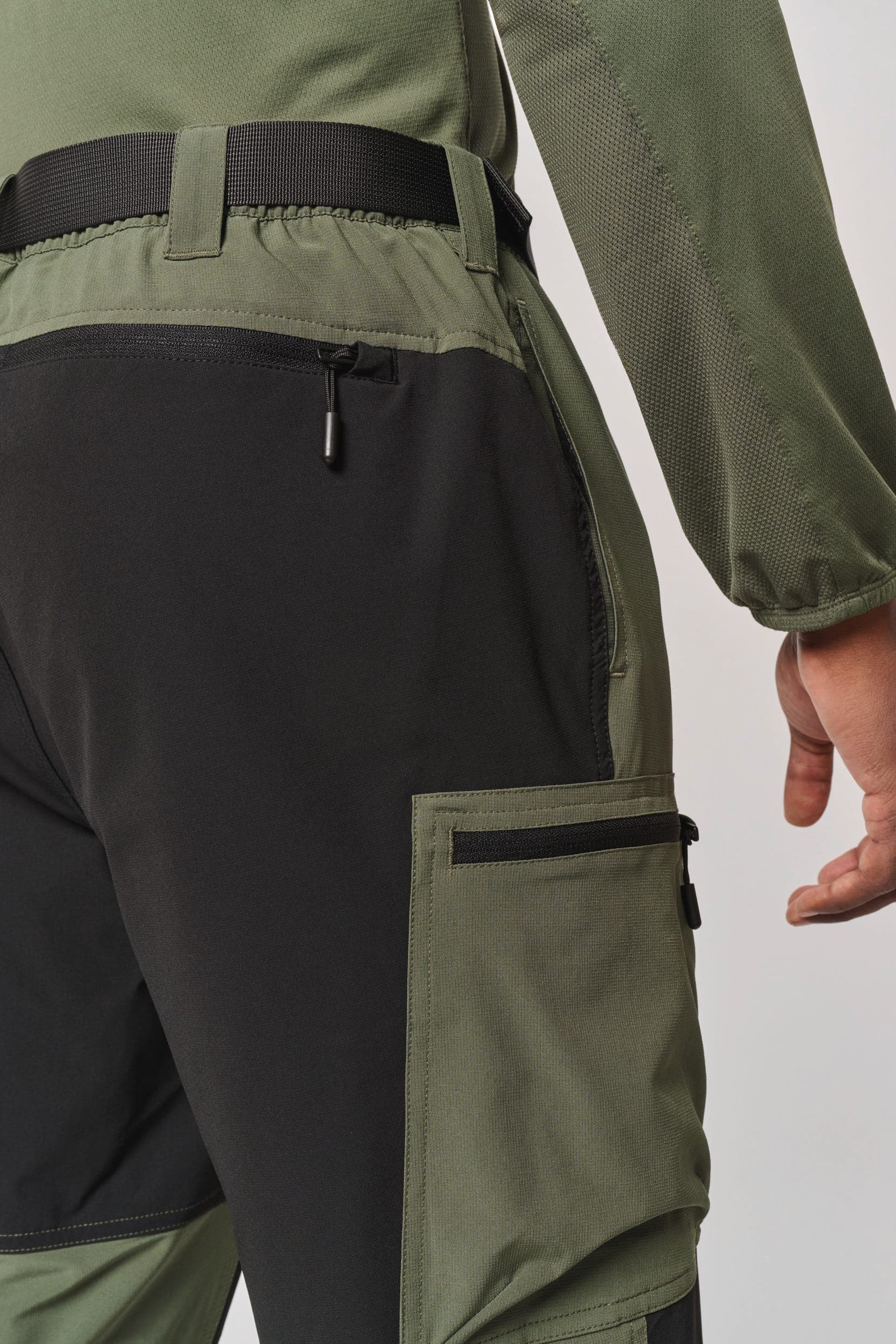 Pantalon outdoor unisexe en situation