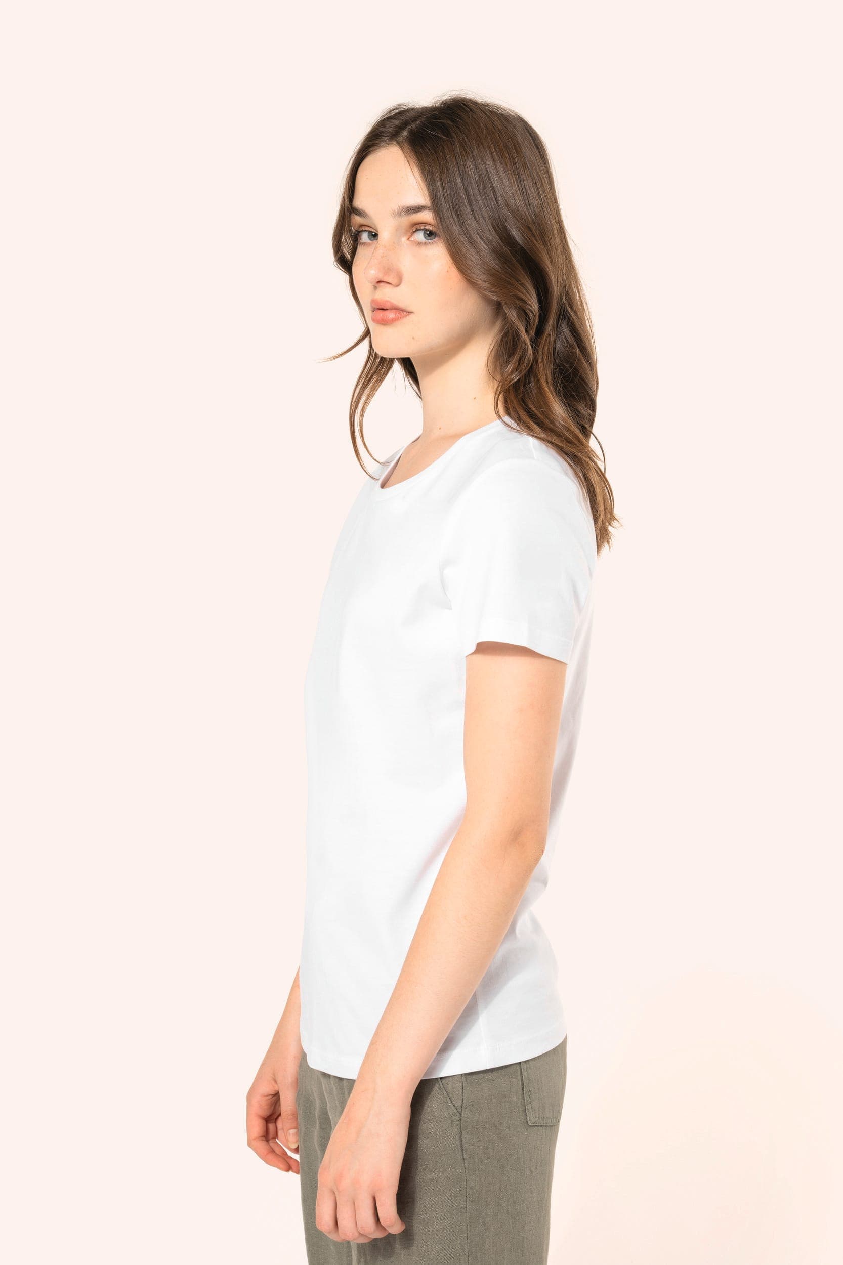 T-shirt Supima® col rond manches courtes femme en situation