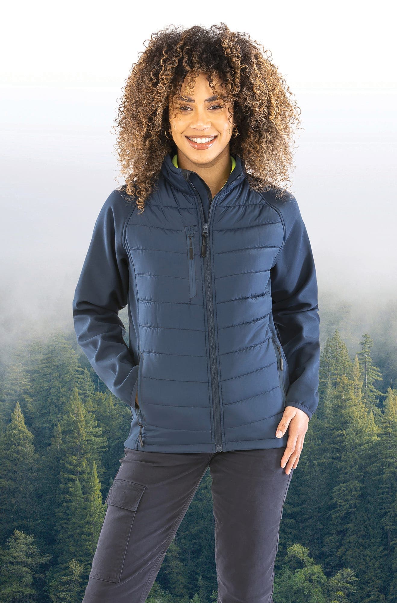 Veste softshell rembourrée black compass recyclée en situation