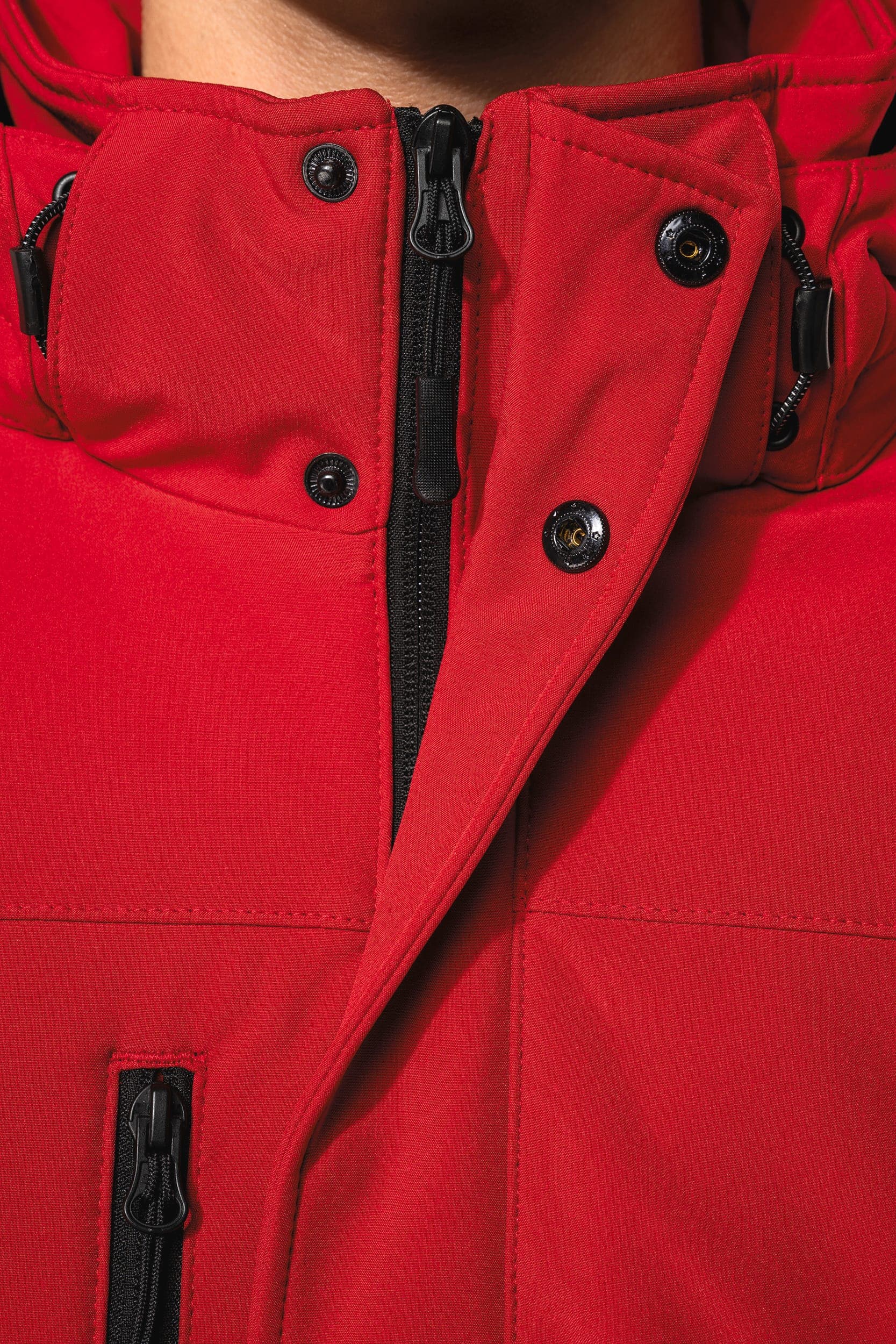 Parka softshell doublée capuche homme en situation