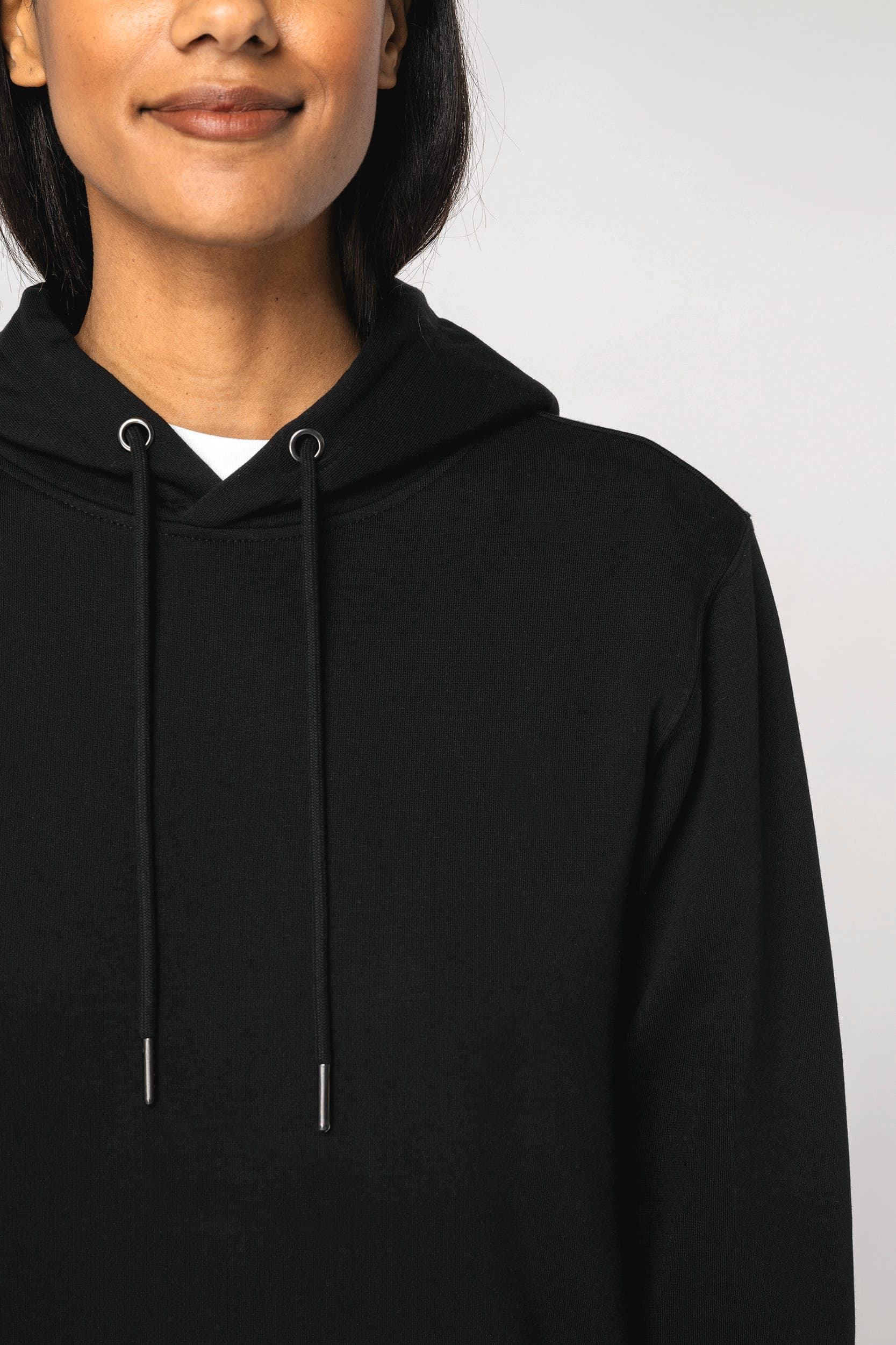 Sweat-shirt écoresponsable à capuche unisexe en situation