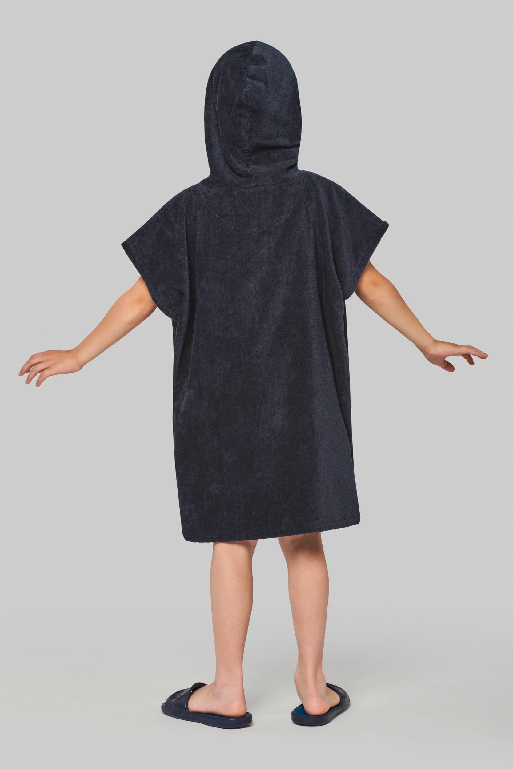 Poncho éponge à capuche enfant en situation