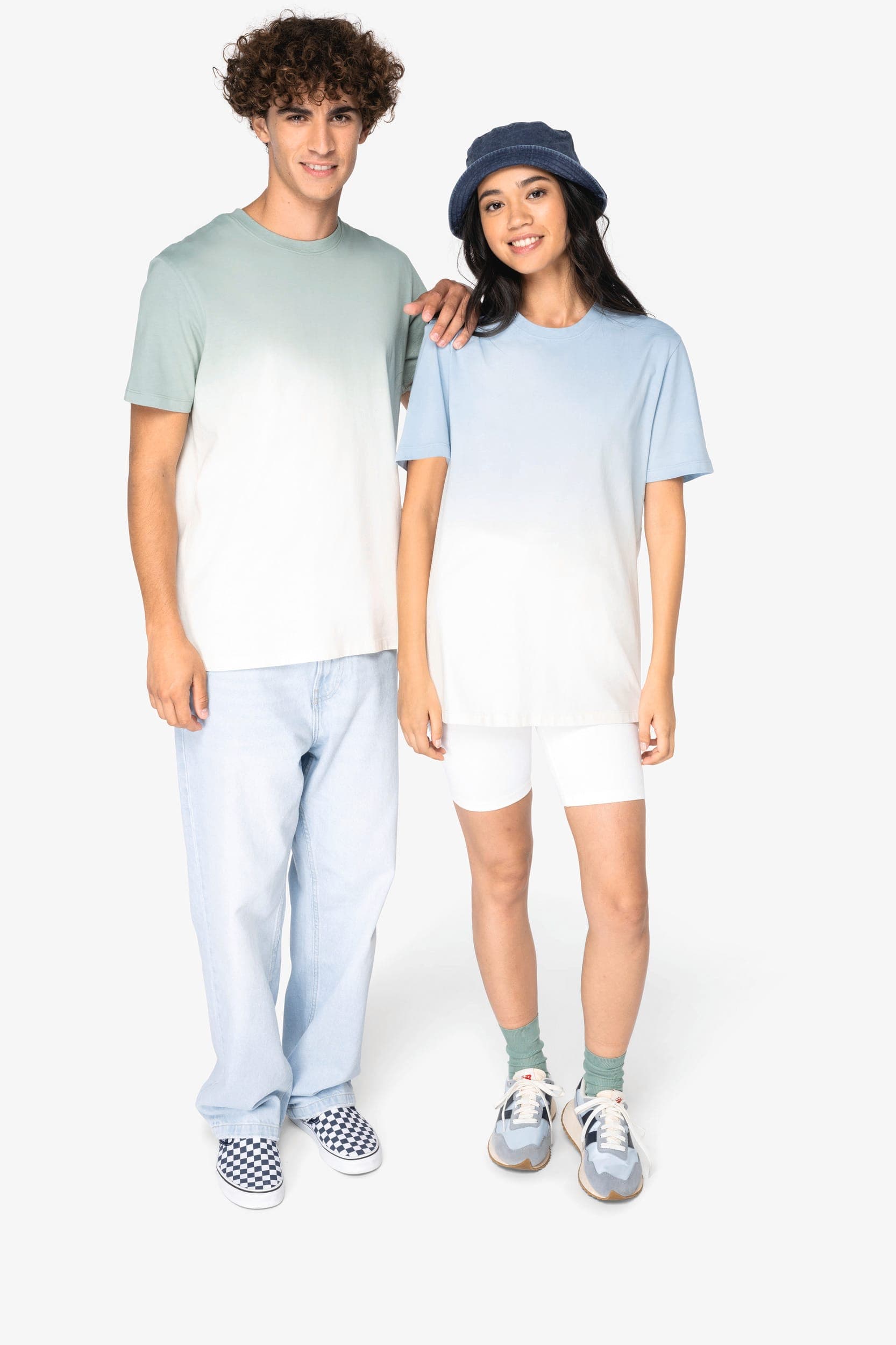 T-shirt écoresponsable Dip Dye unisexe en situation