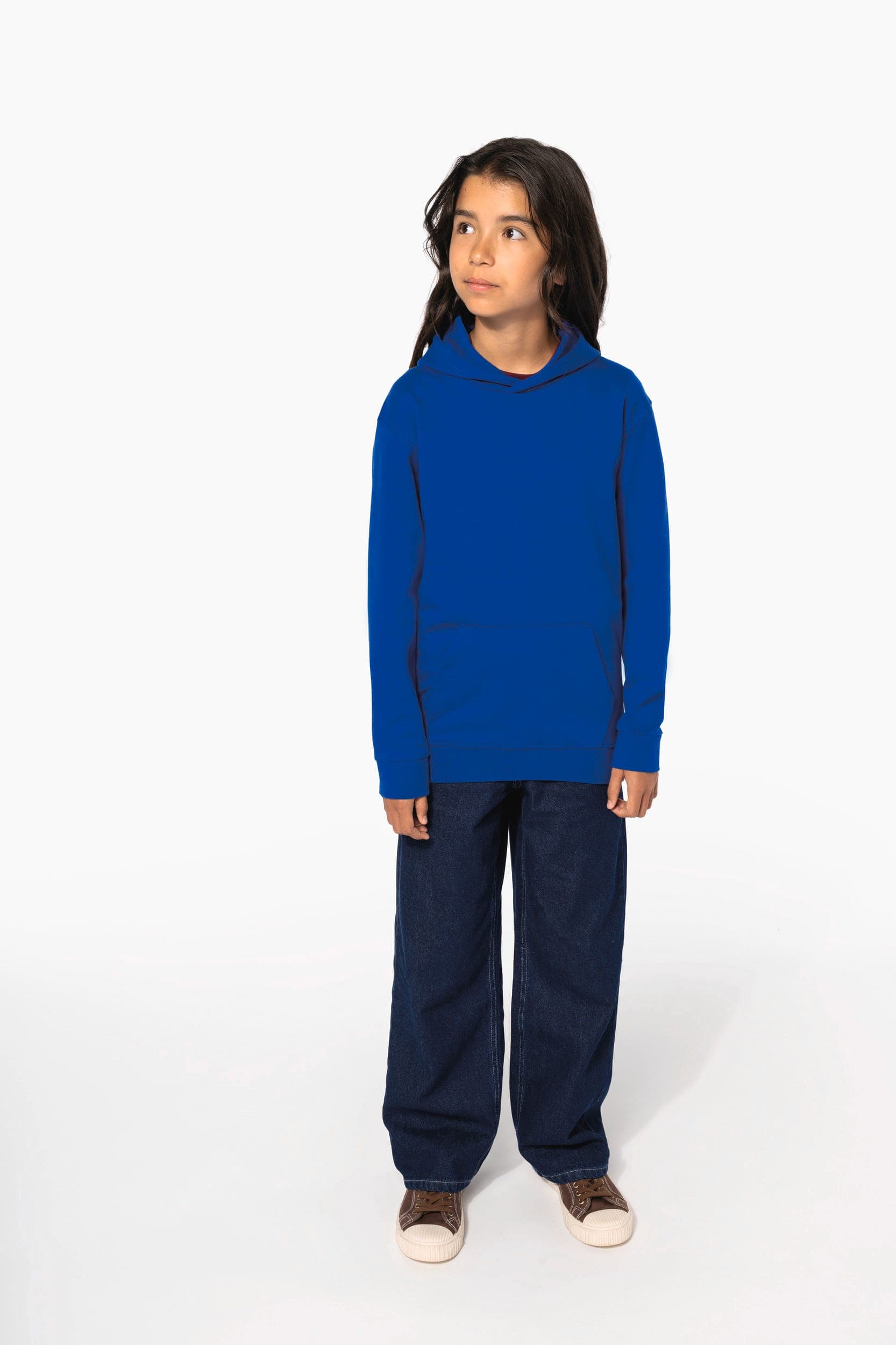 Sweat-shirt recyclé à capuche enfant en situation