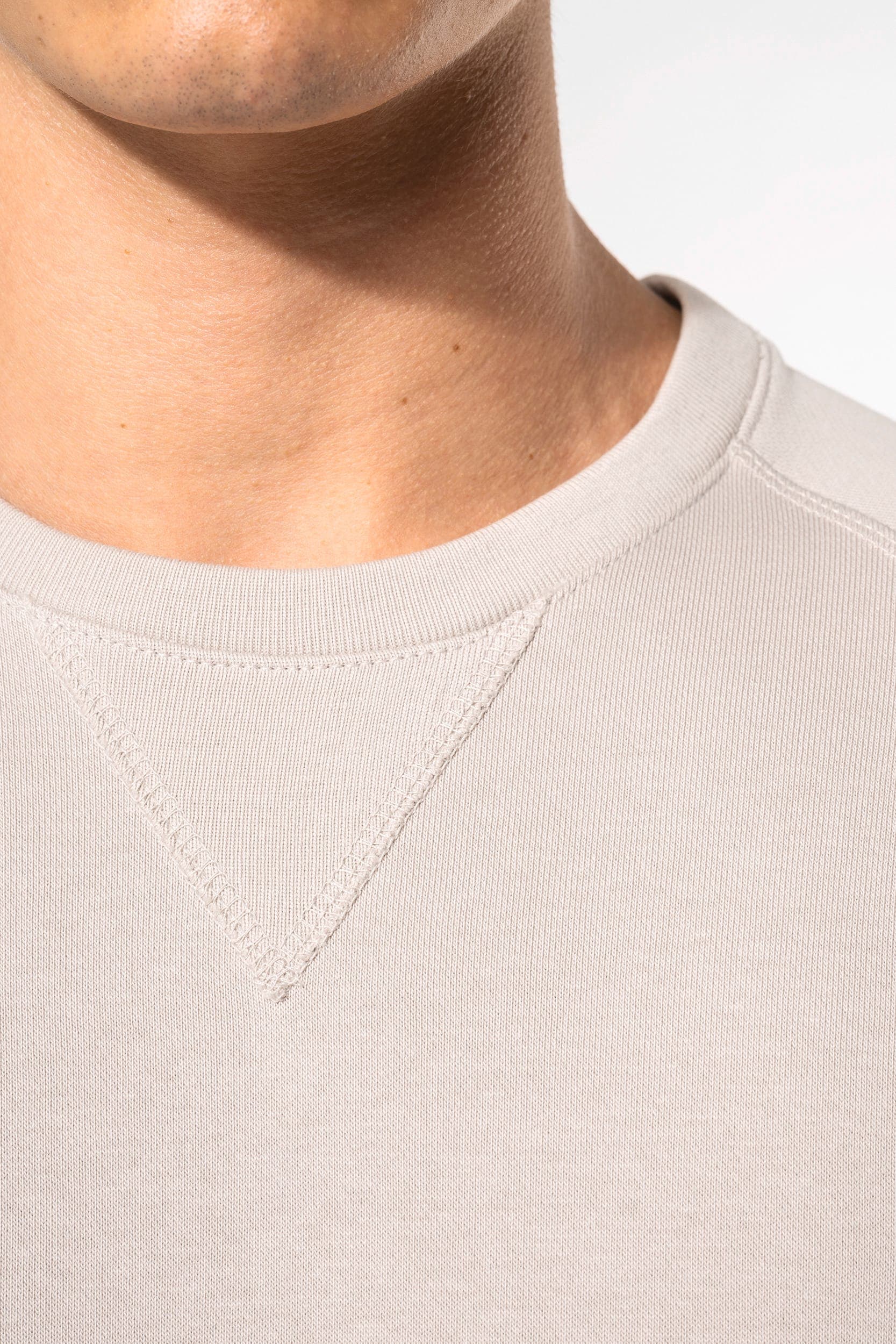 Sweat-shirt Bio col rond manches raglan homme en situation