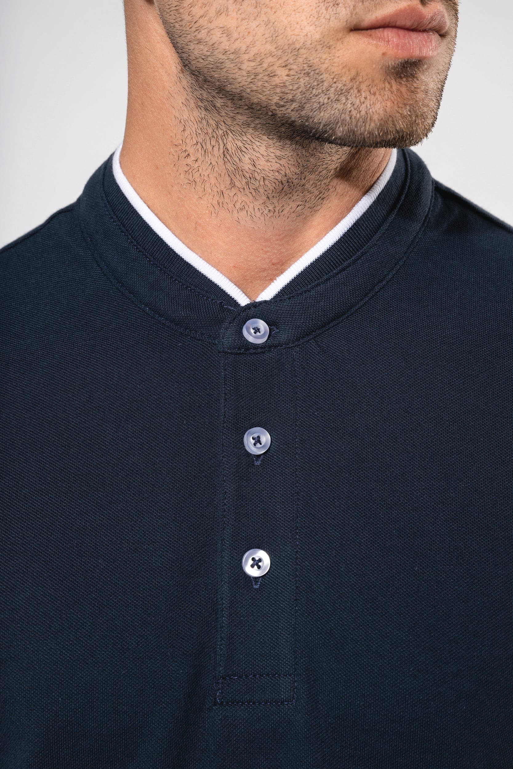 Polo col mao manches courtes homme en situation