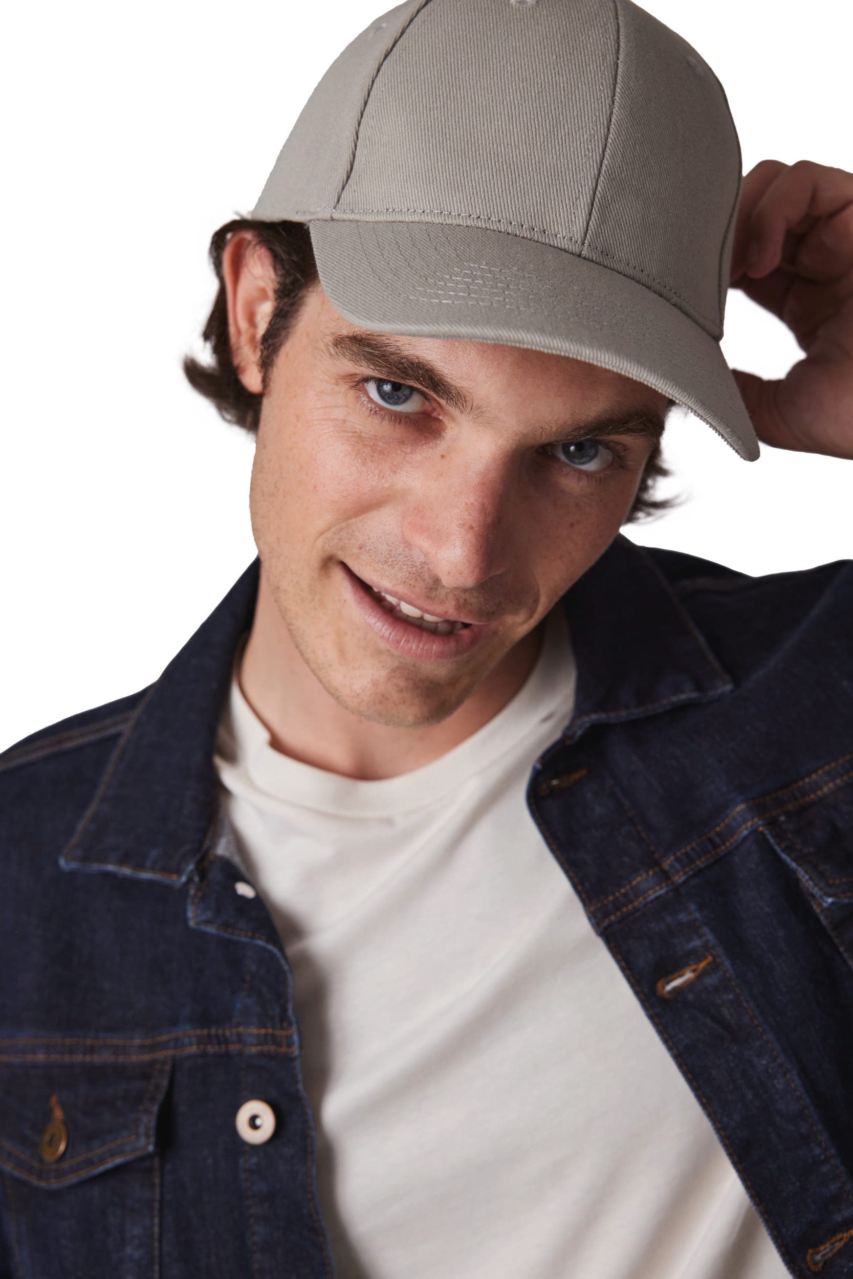 Casquette en coton et polyester recyclés K-loop tracking-  6 panneaux en situation