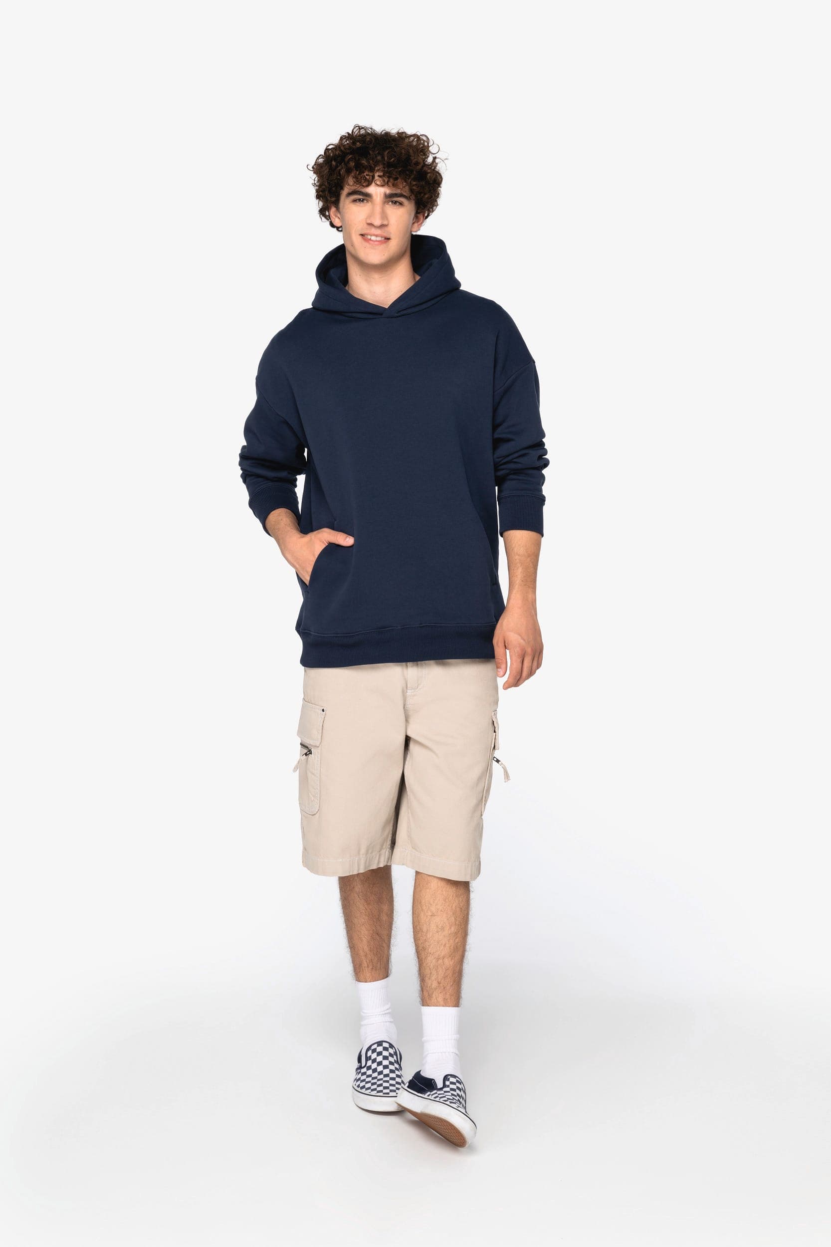 Sweat-shirt écoresponsable à capuche oversize unisexe en situation