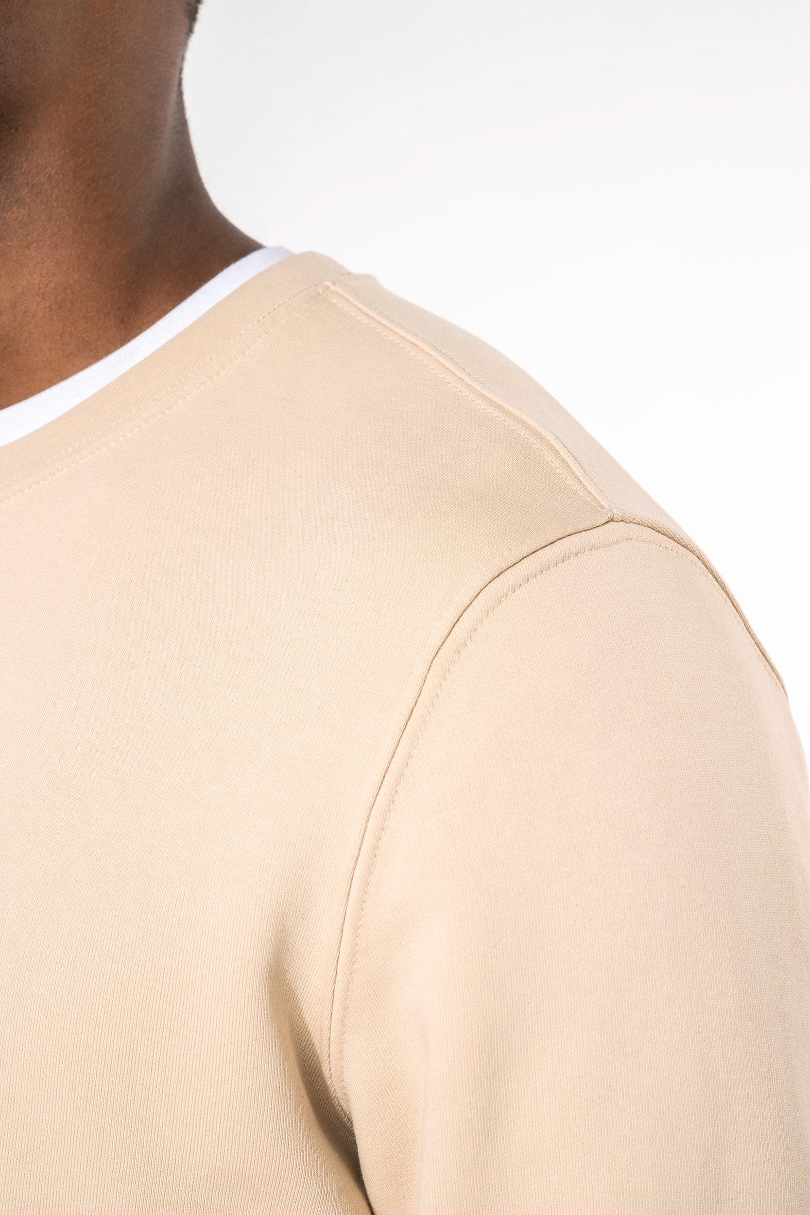 Sweat-shirt écoresponsable col rond unisexe en situation