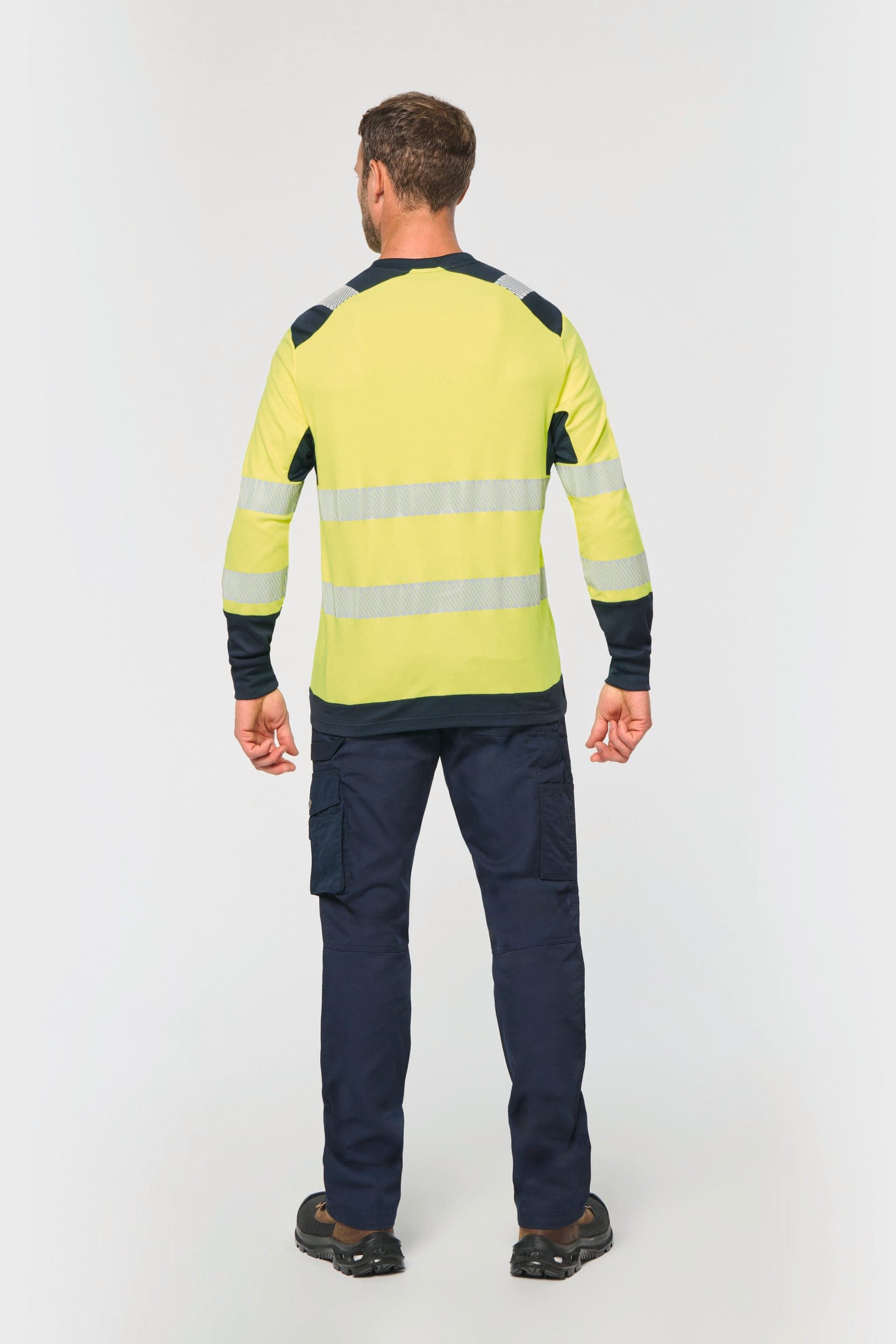 T-shirt de sécurité recyclé col rond manches longues unisexe en situation