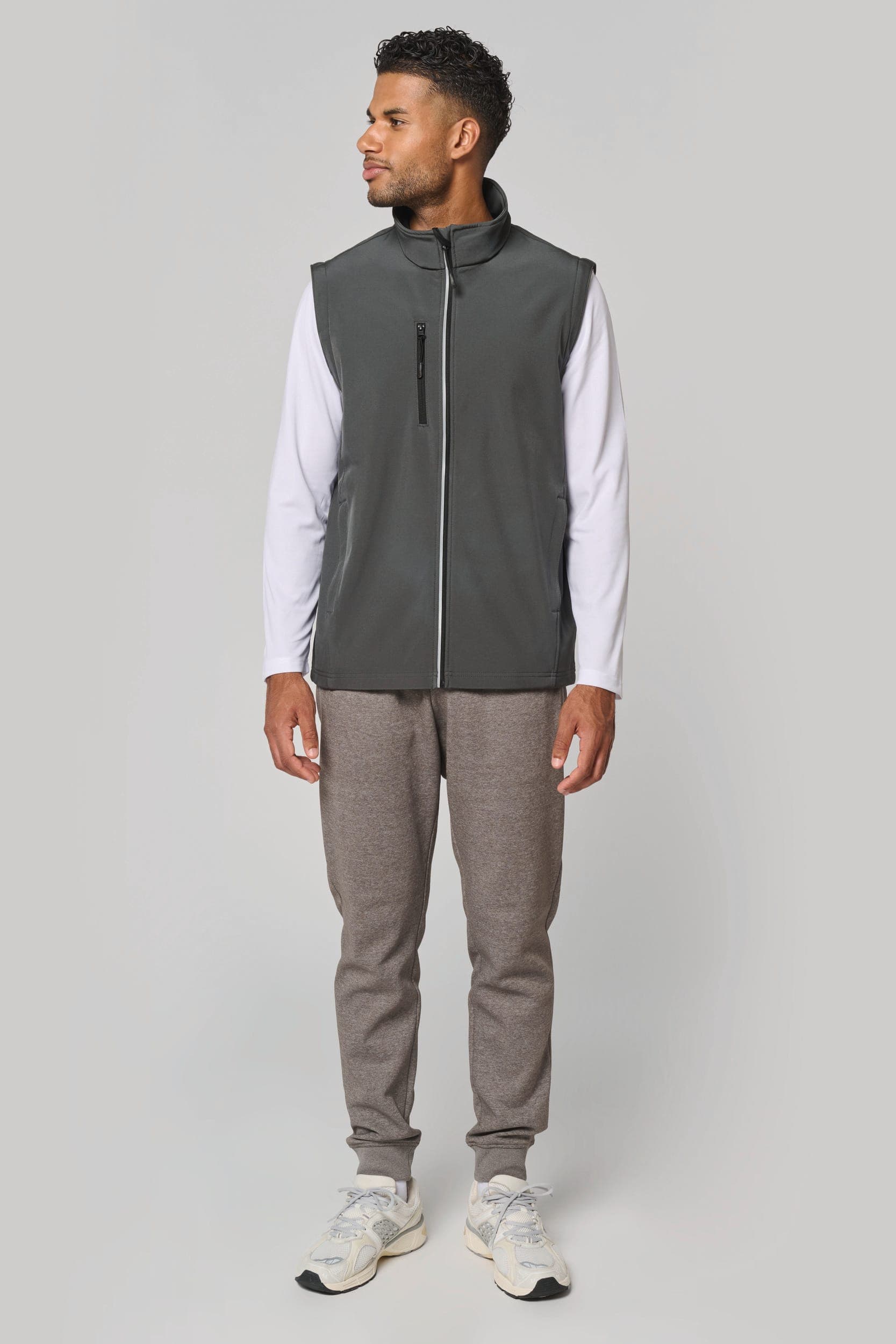 Veste softshell sport manches amovibles unisexe en situation