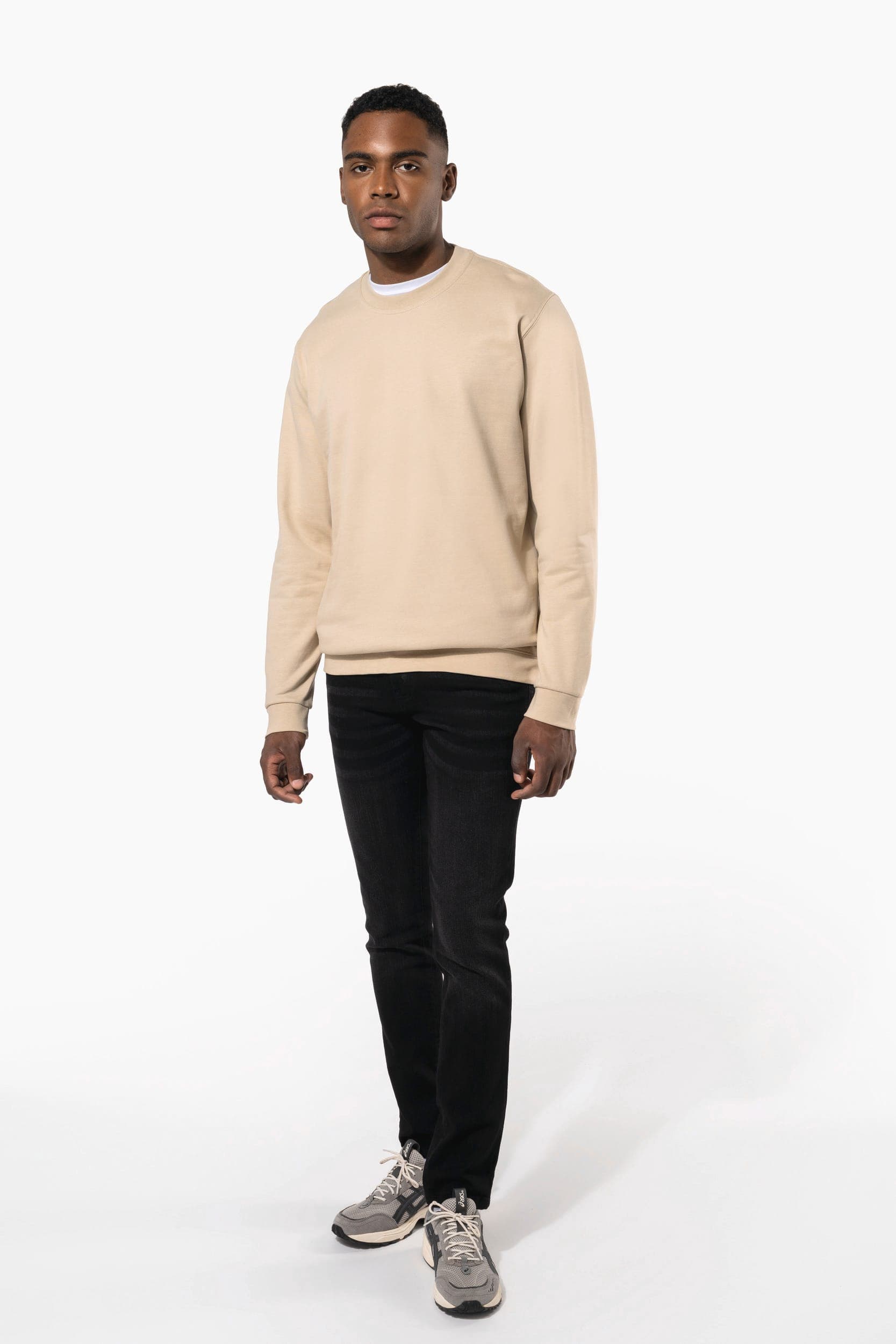 Jean basic homme en situation