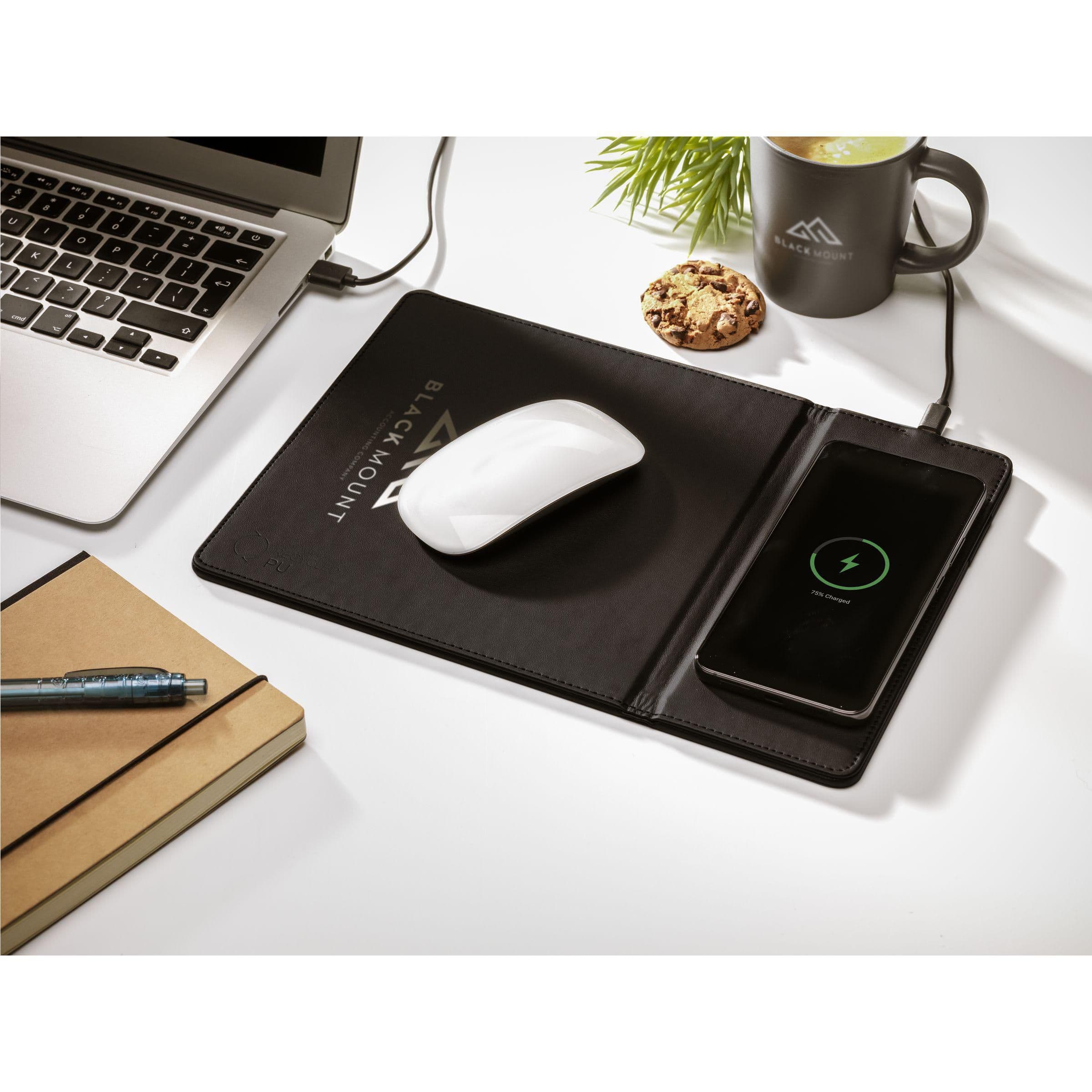Tapis de souris avec charge sans fil RCS recyclé en situation