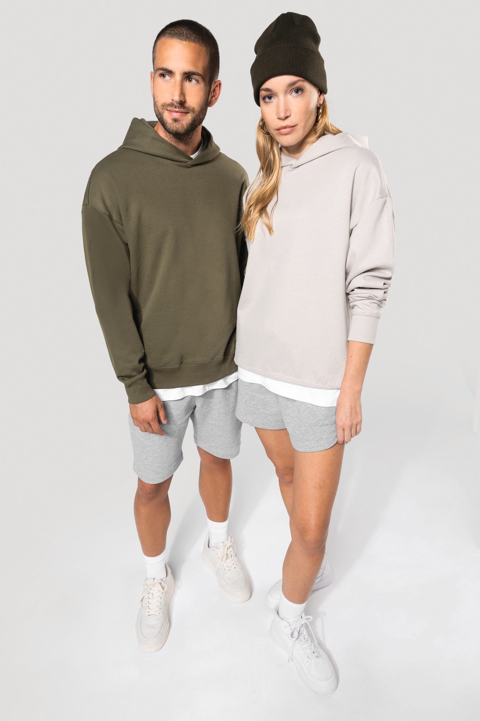 Sweatshirt à capuche molleton oversize unisexe en situation
