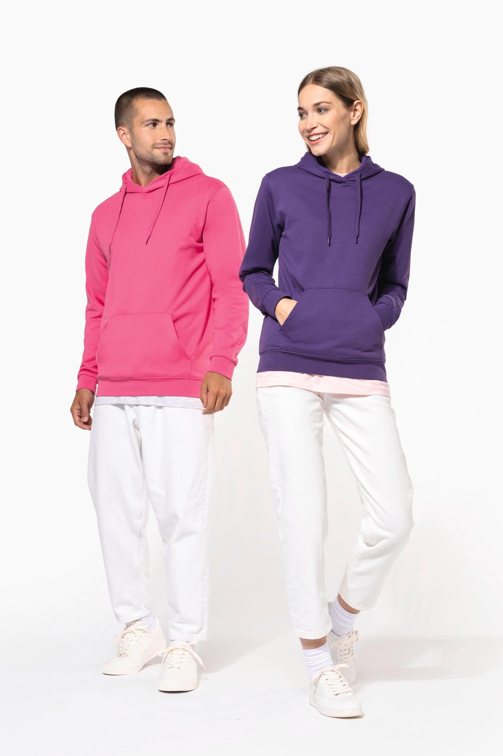 Sweat-shirt capuche femme en situation