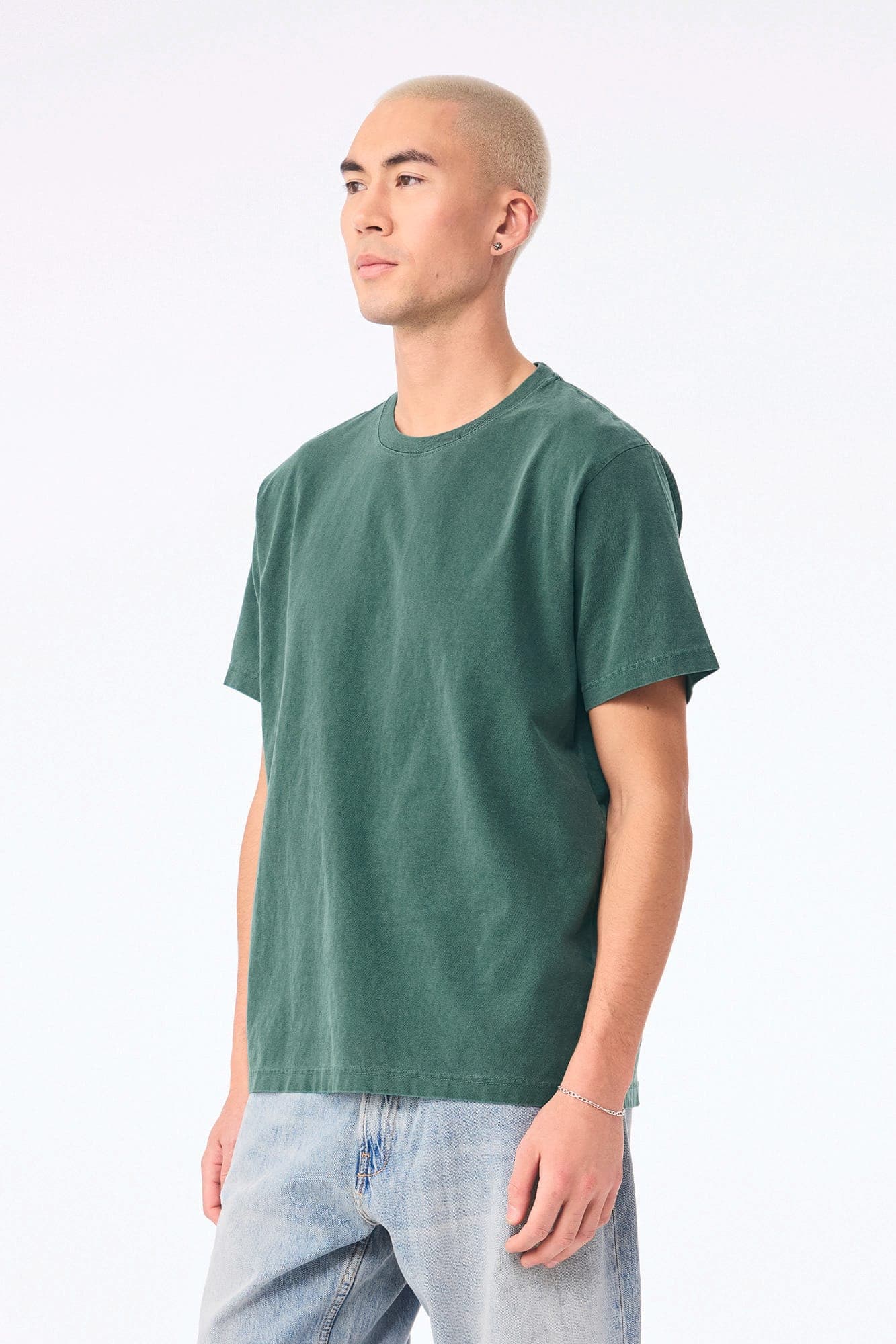 T-shirt délavé épais unisexe en situation