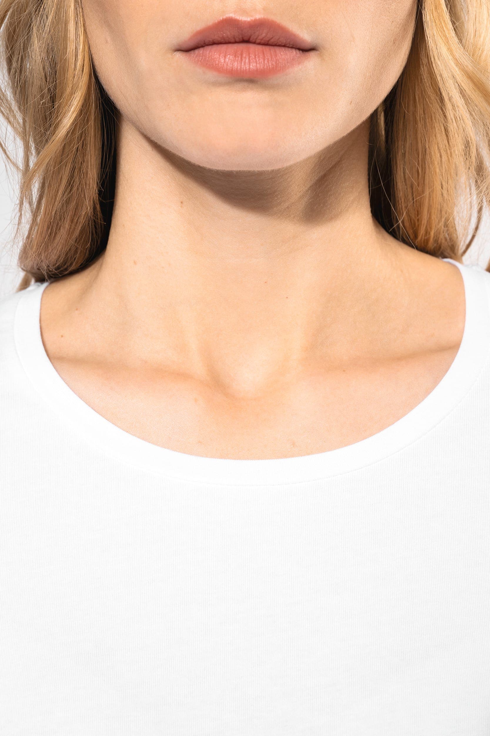 T-shirt col rond manches longues femme en situation