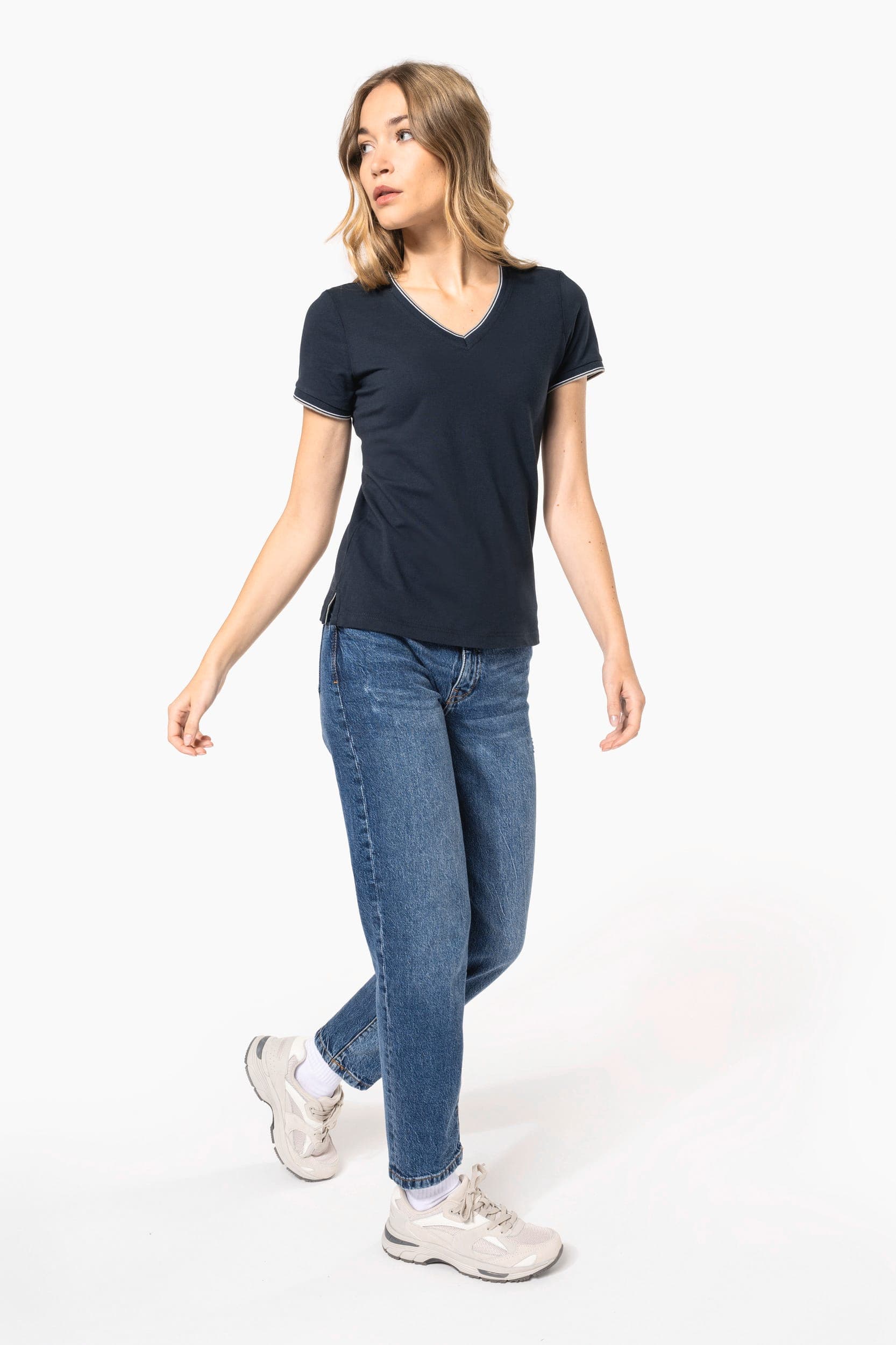 T-shirt maille piquée col V femme en situation