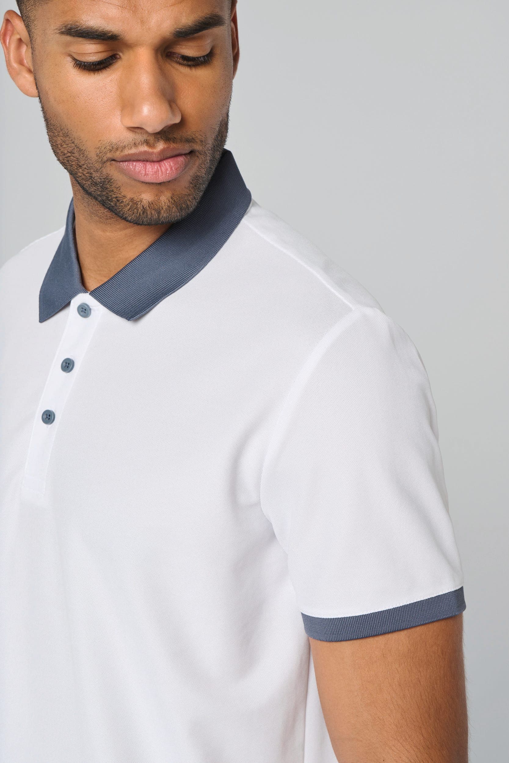 Polo piqué performance homme en situation