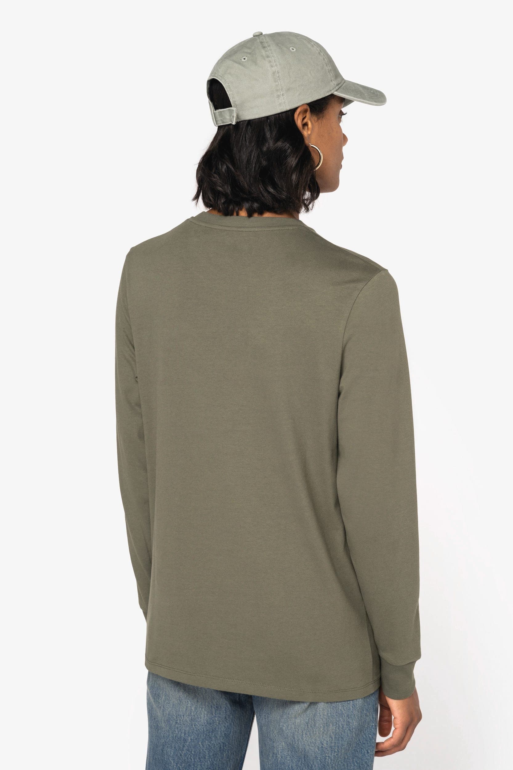 T-shirt écoresponsable manches longues unisexe en situation