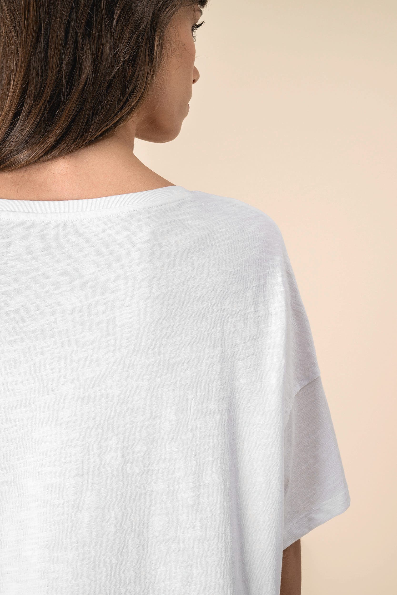 T-shirt écoresponsable slub oversize femme en situation