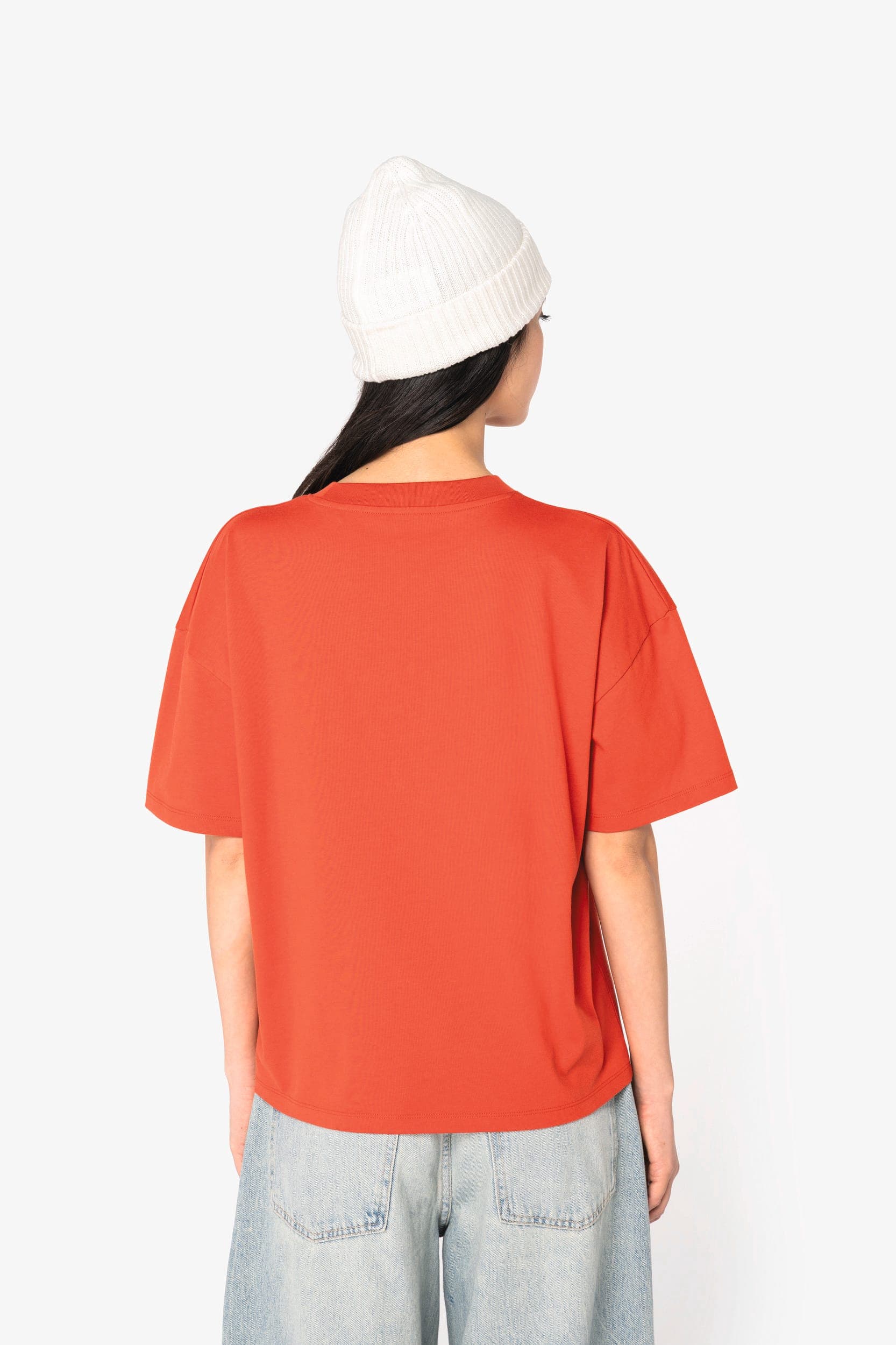 T-shirt écoresponsable oversize femme en situation
