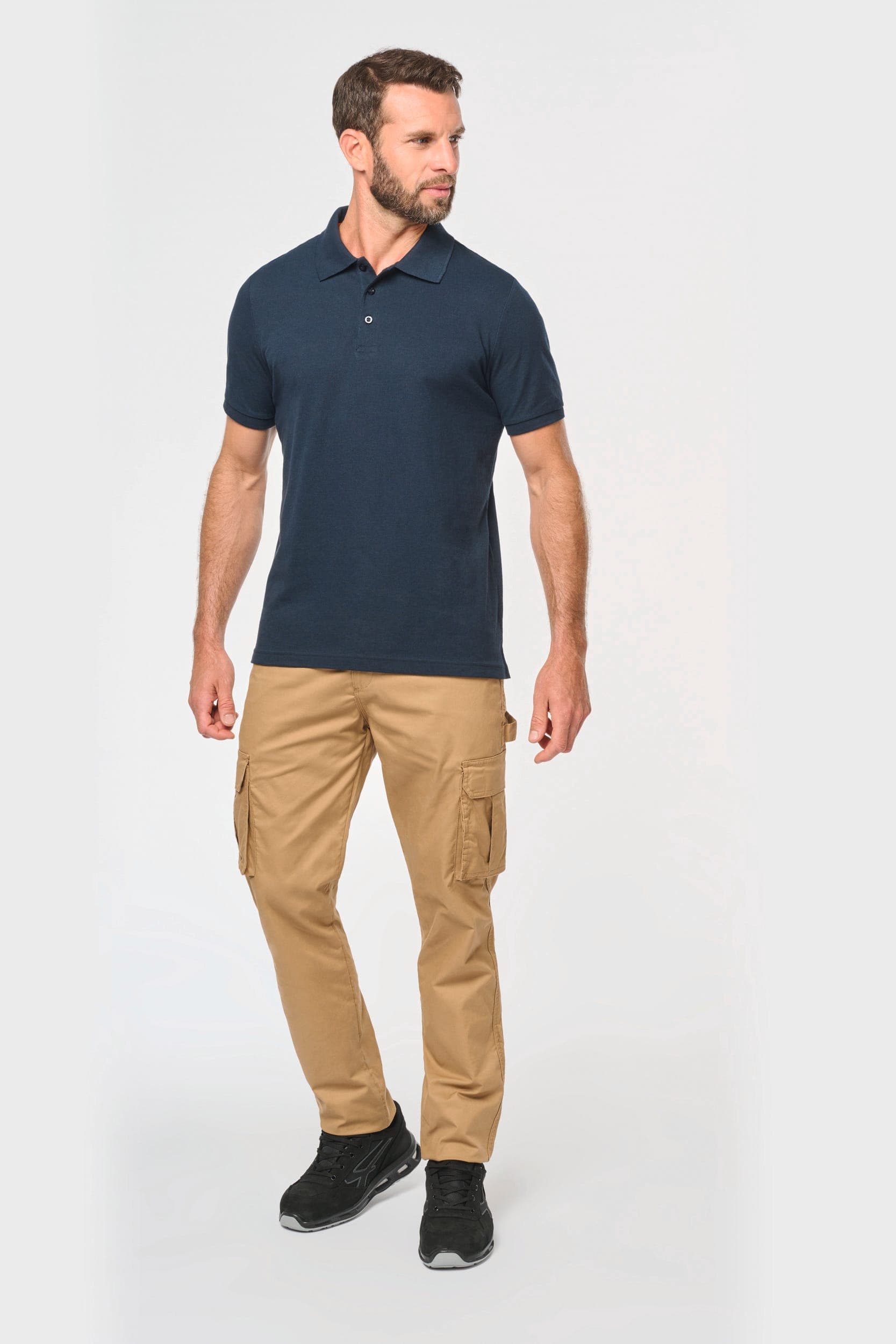 Polo écoresponsable homme en situation