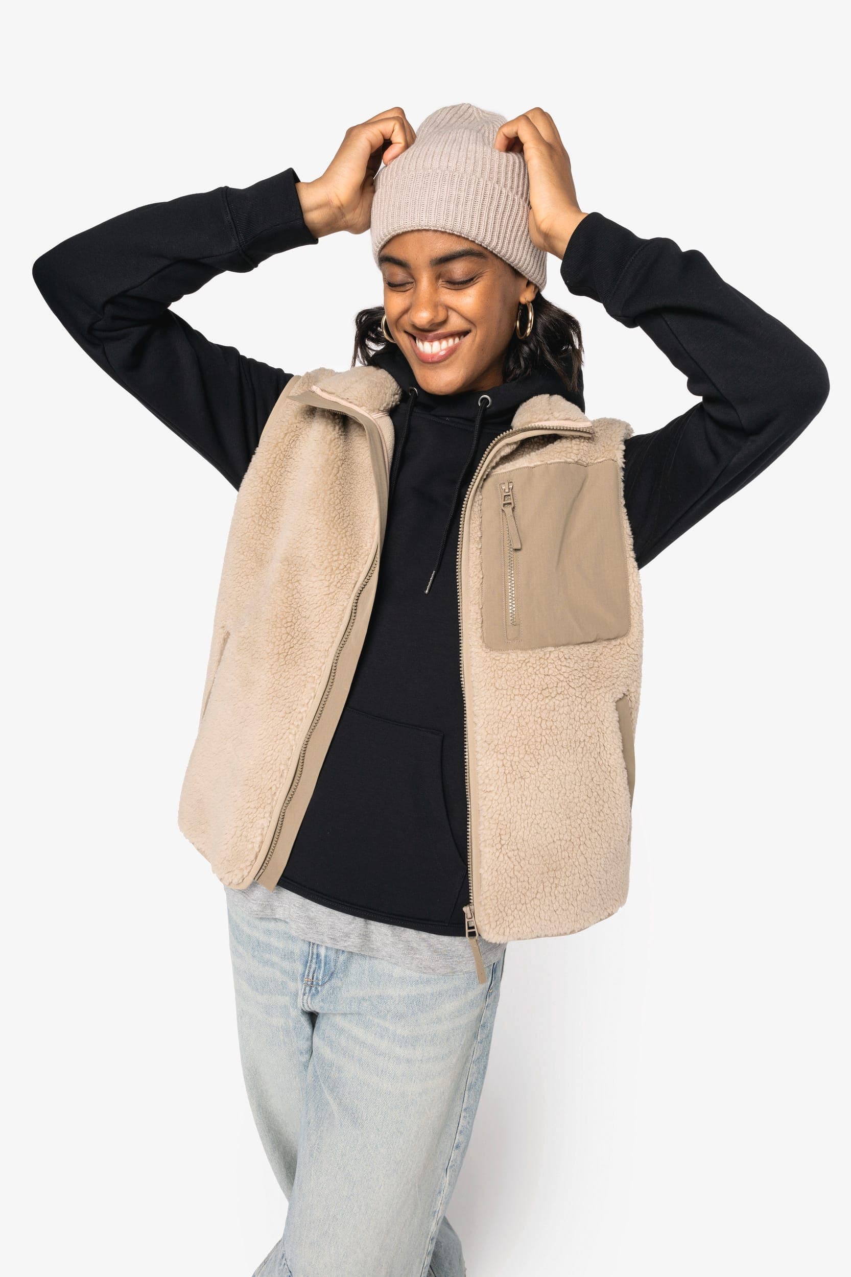 Bodywarmer écoresponsable en sherpa unisexe en situation