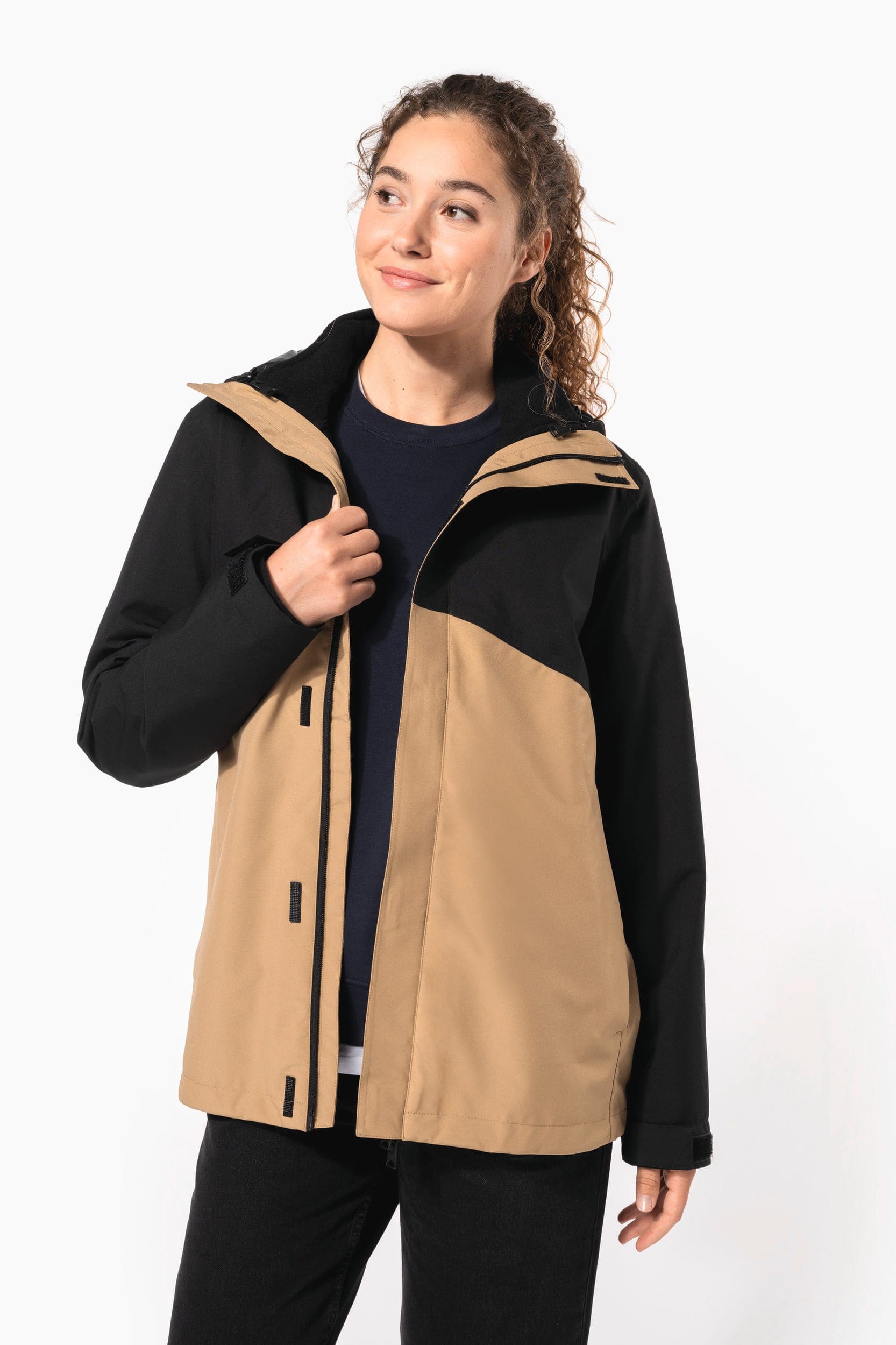 Parka 3-en-1 imperméable à capuche bicolore unisexe en situation