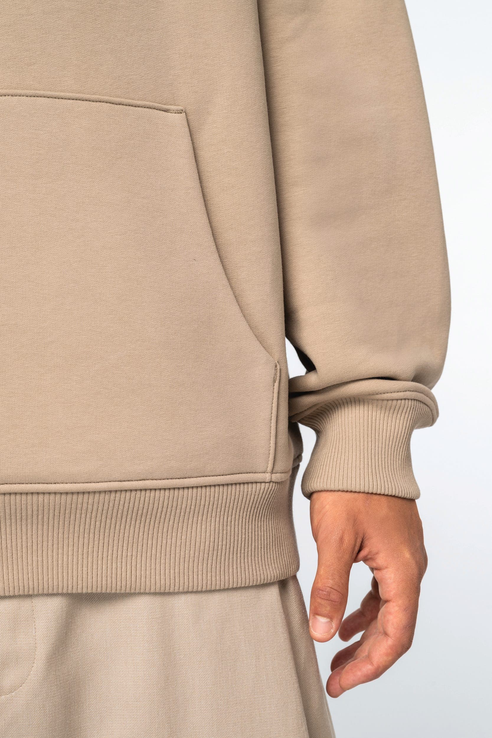 Sweat-shirt écoresponsable à capuche oversize unisexe en situation